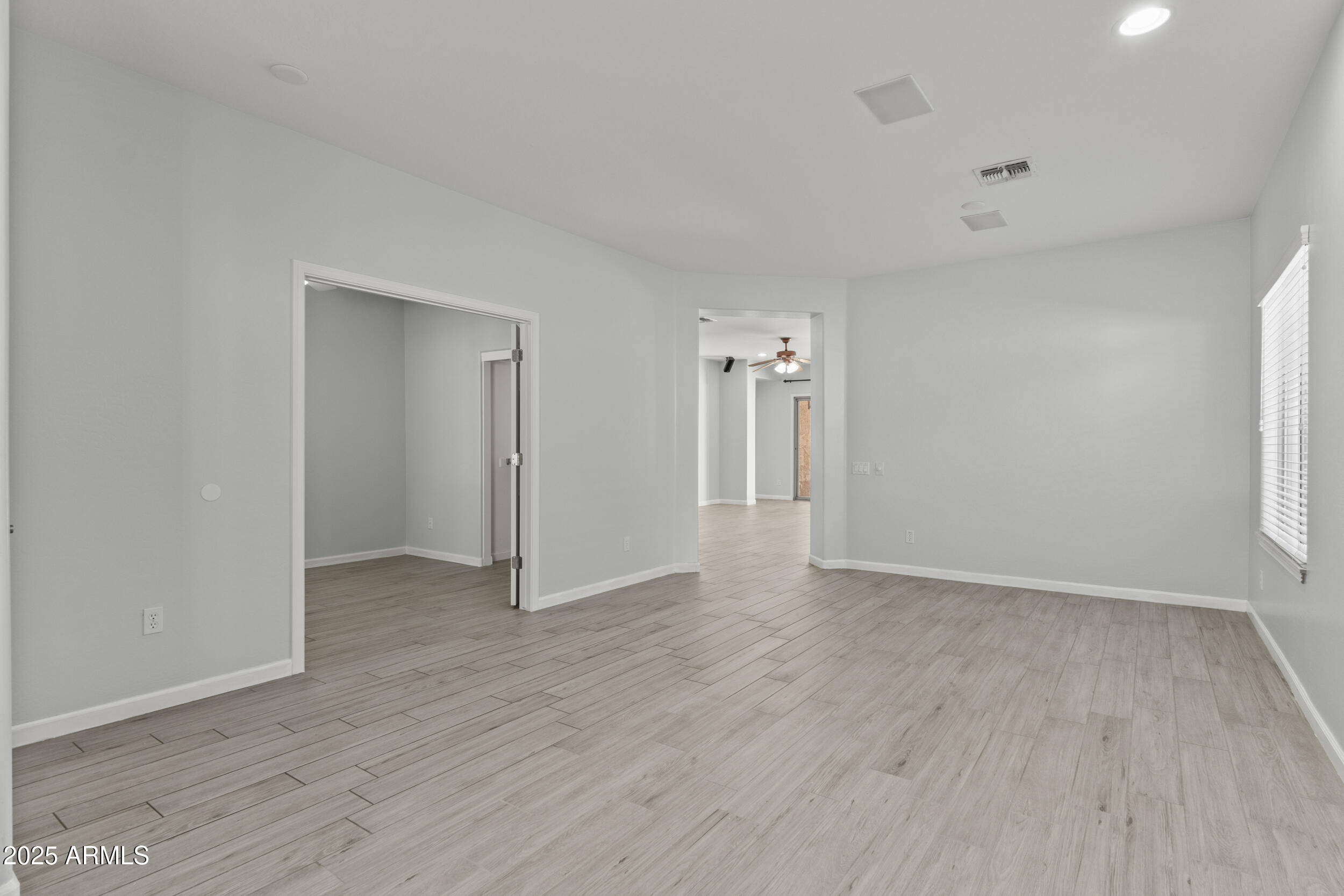5231 W DESERT HOLLOW Drive