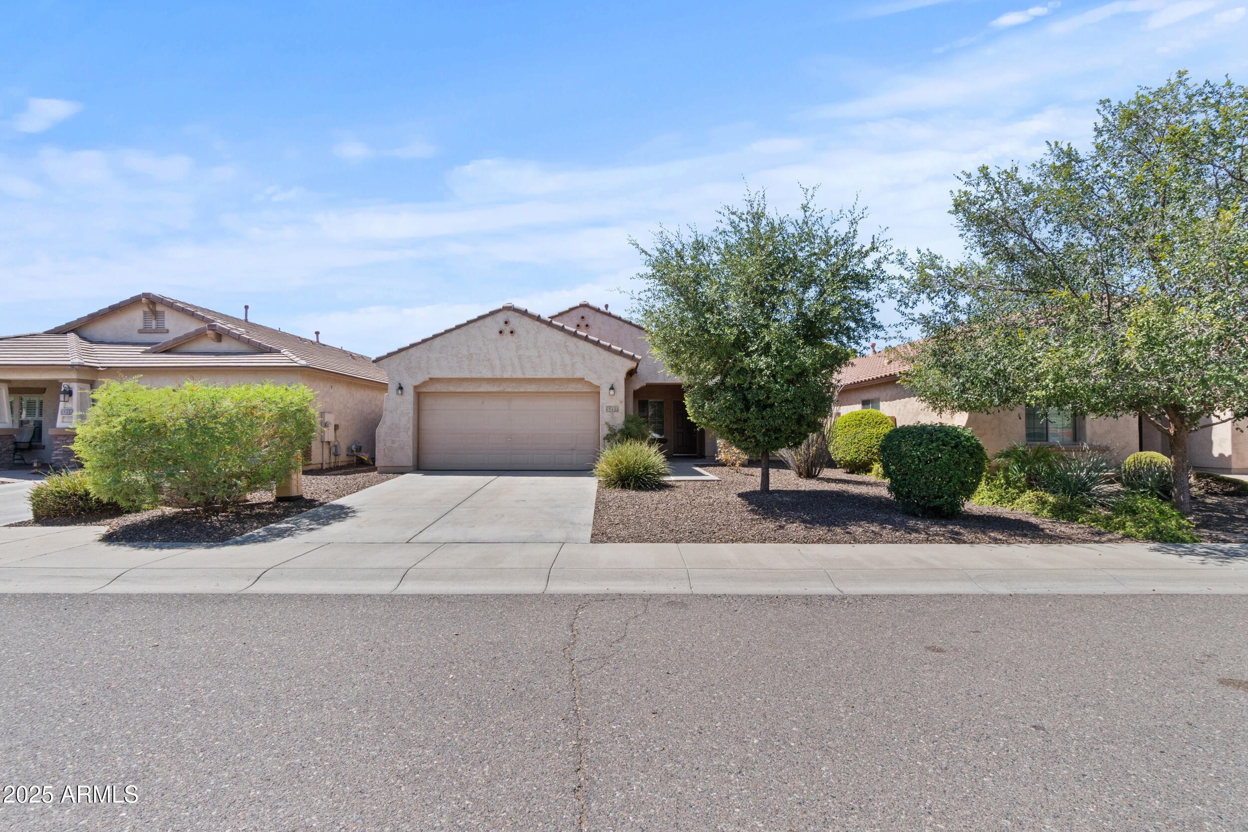 5231 W DESERT HOLLOW Drive