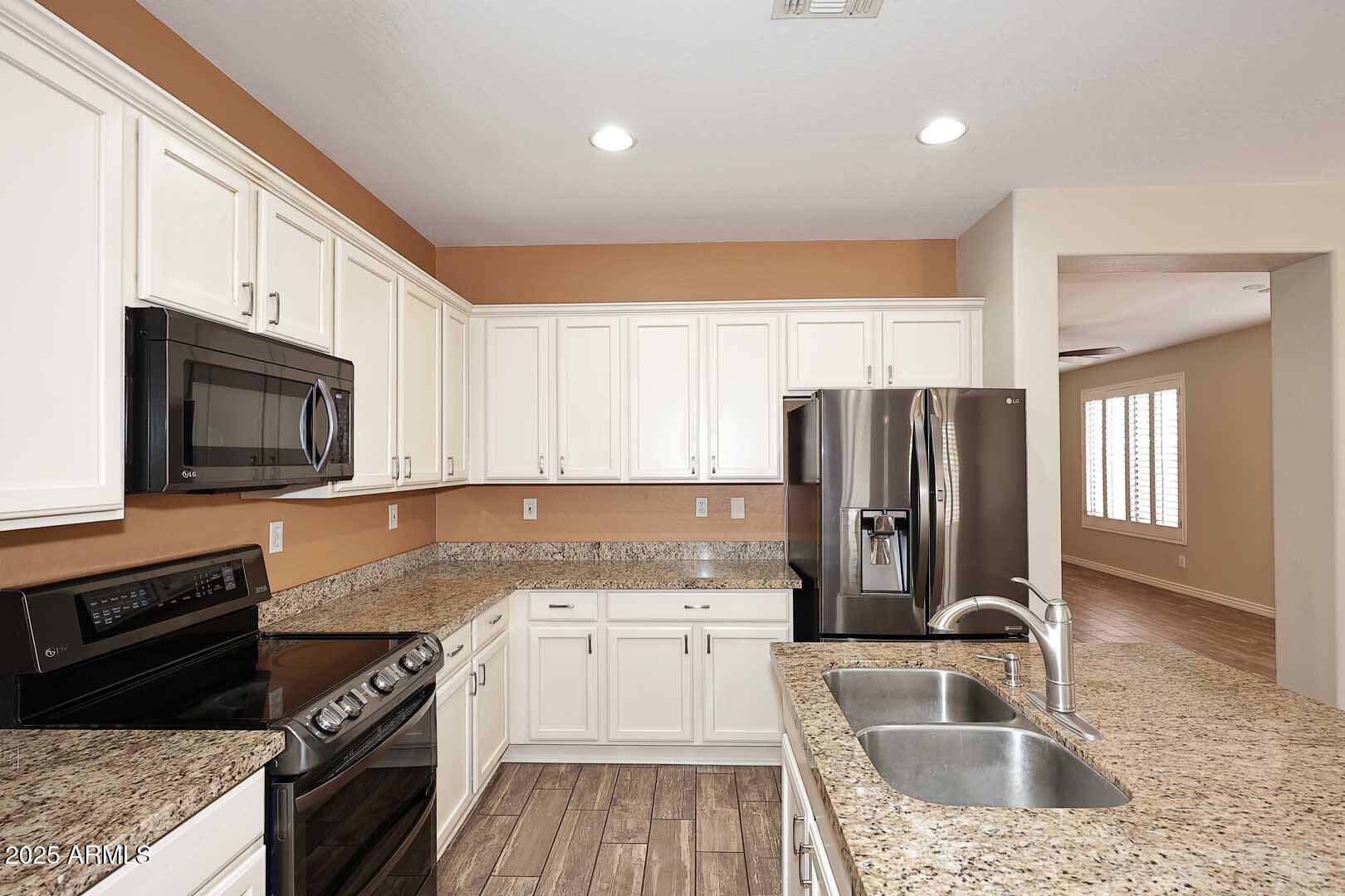 2503 W KIT CARSON Trail