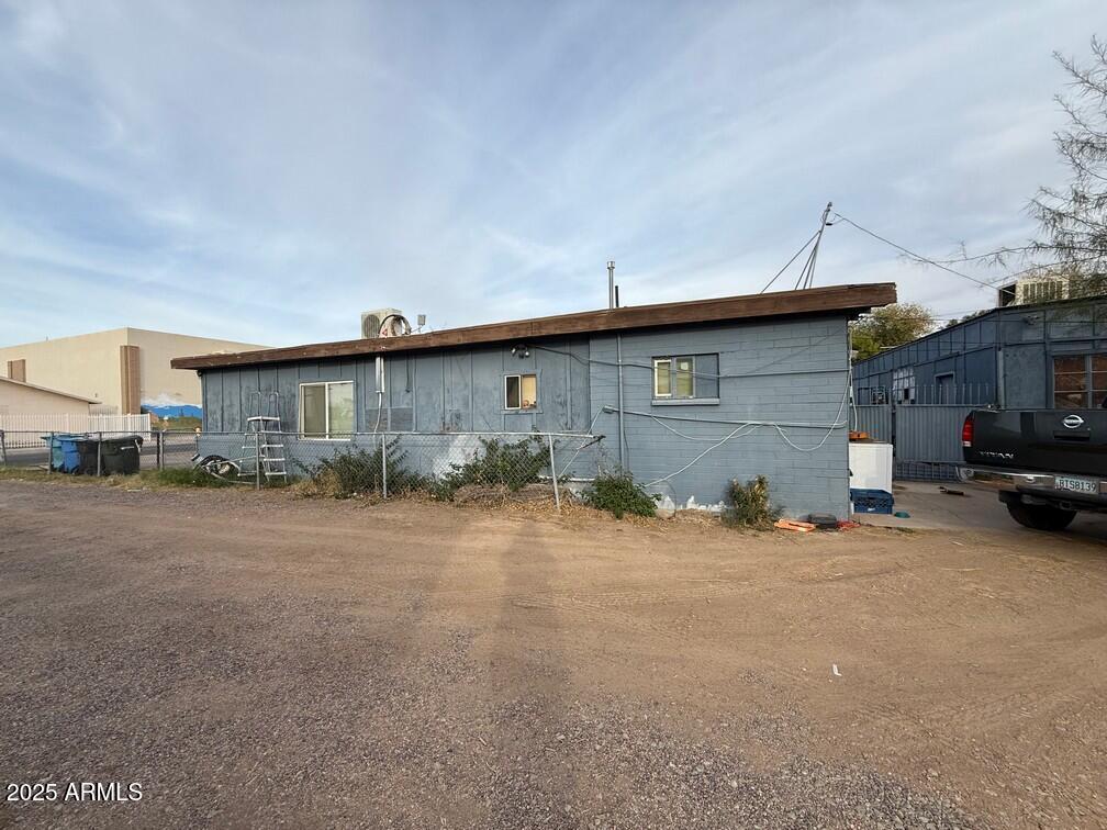 2617 W AUGUSTA Avenue