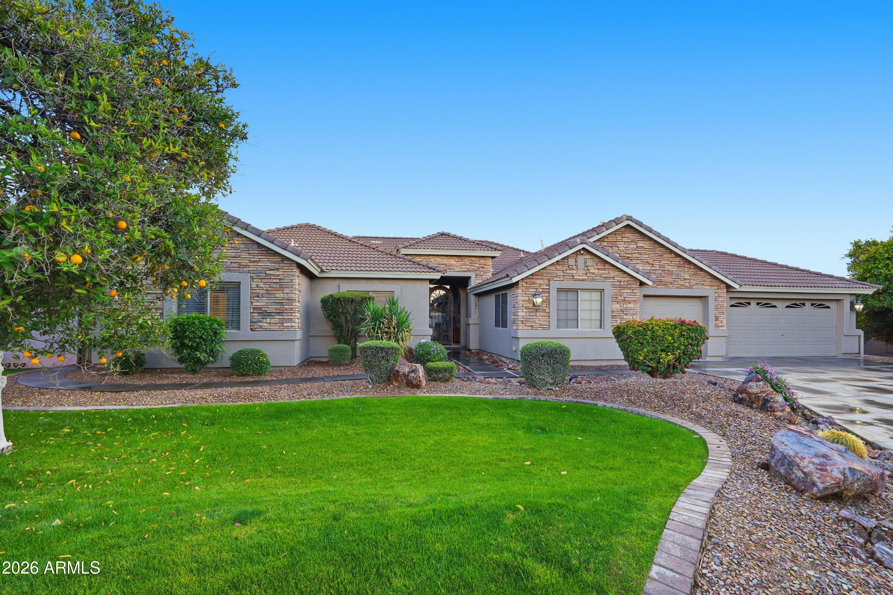 4335 E FOX Circle