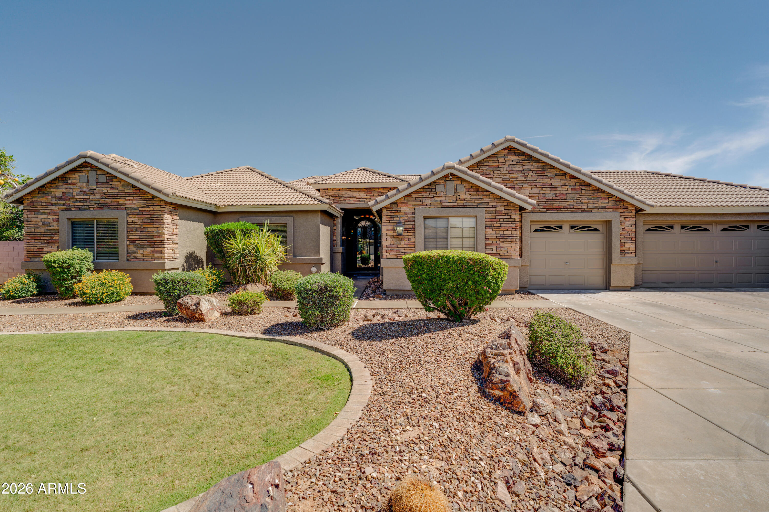 4335 E FOX Circle