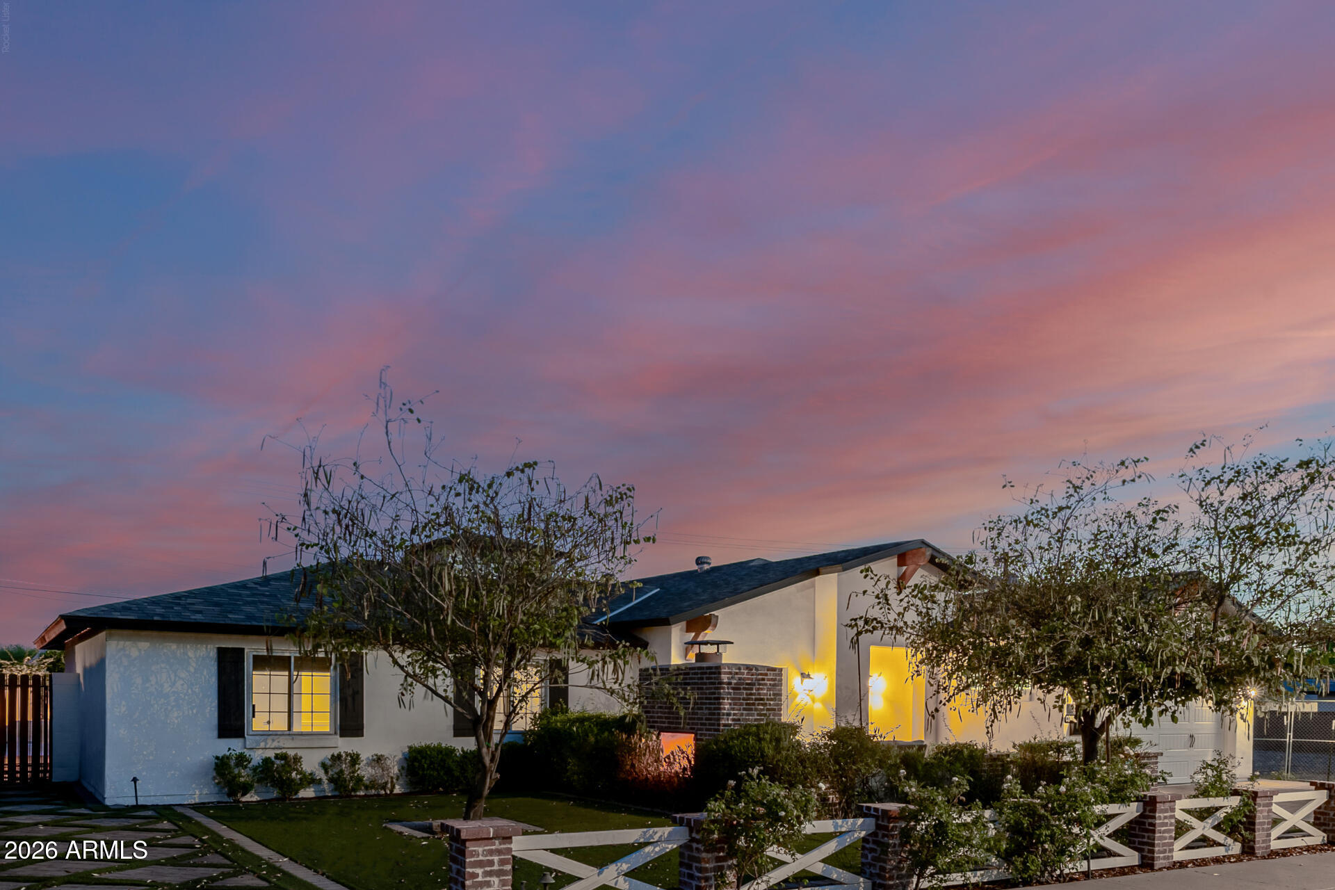 4021 E GLENROSA Avenue