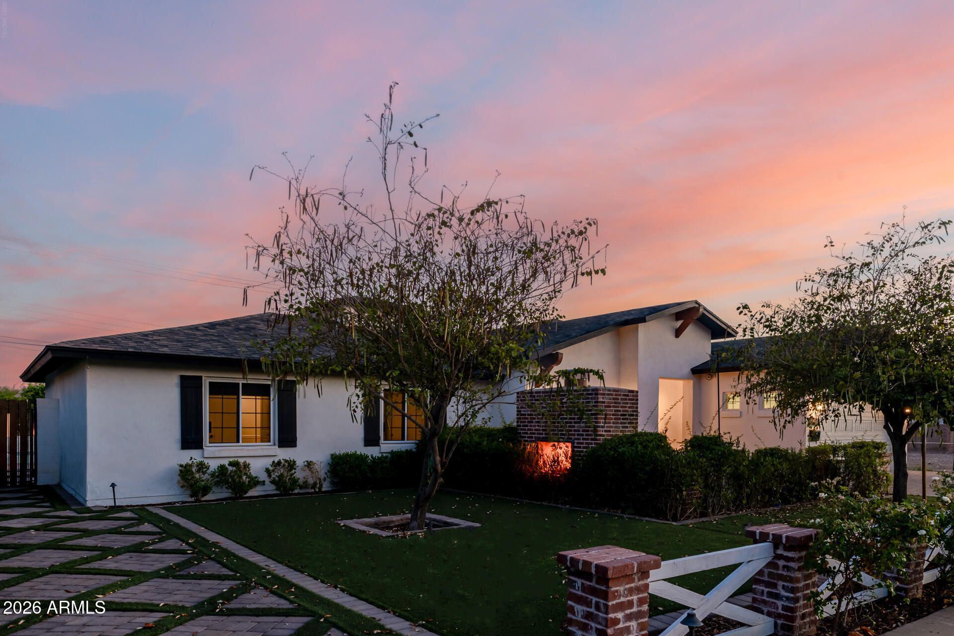 4021 E GLENROSA Avenue