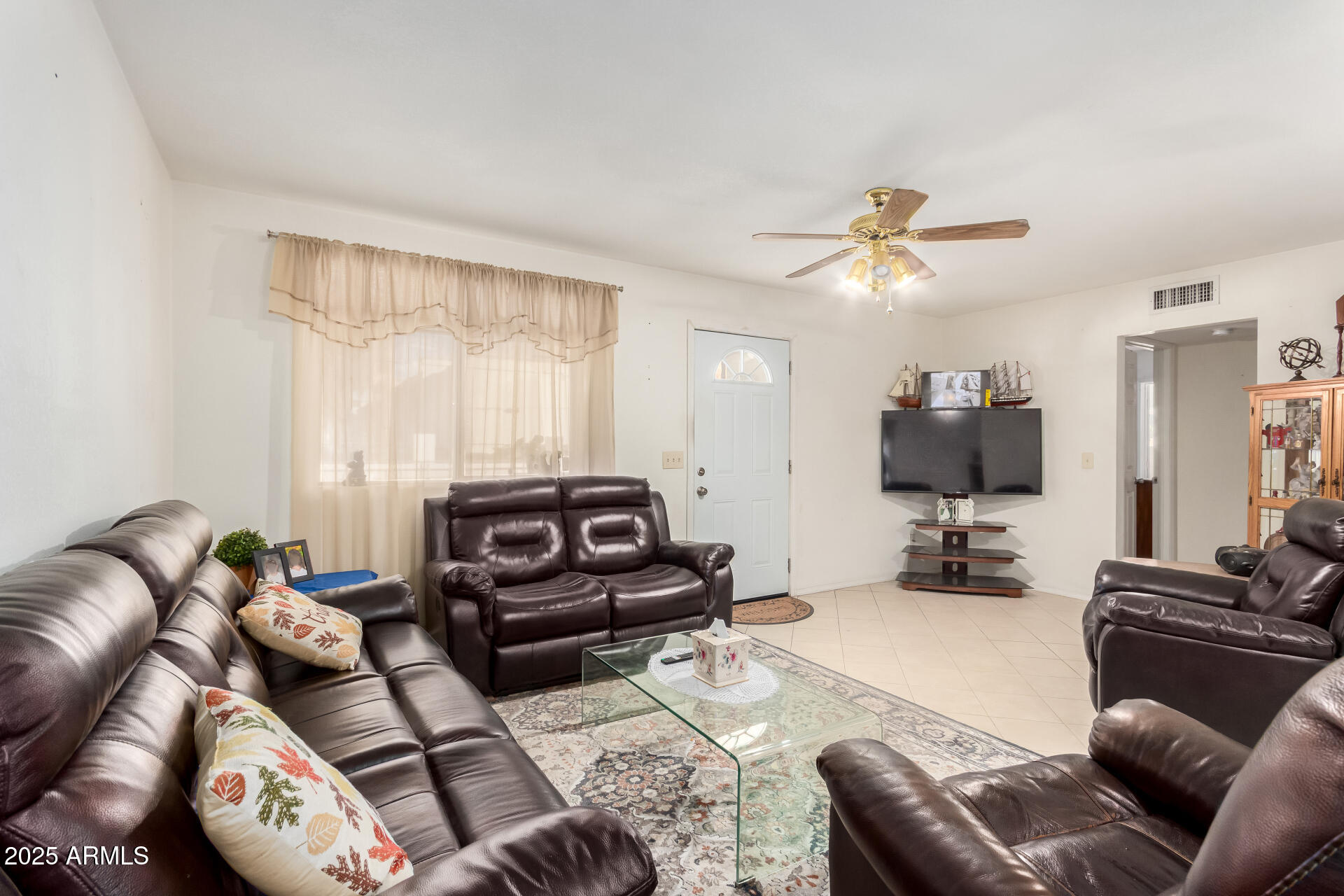 2107 W GLENROSA Avenue