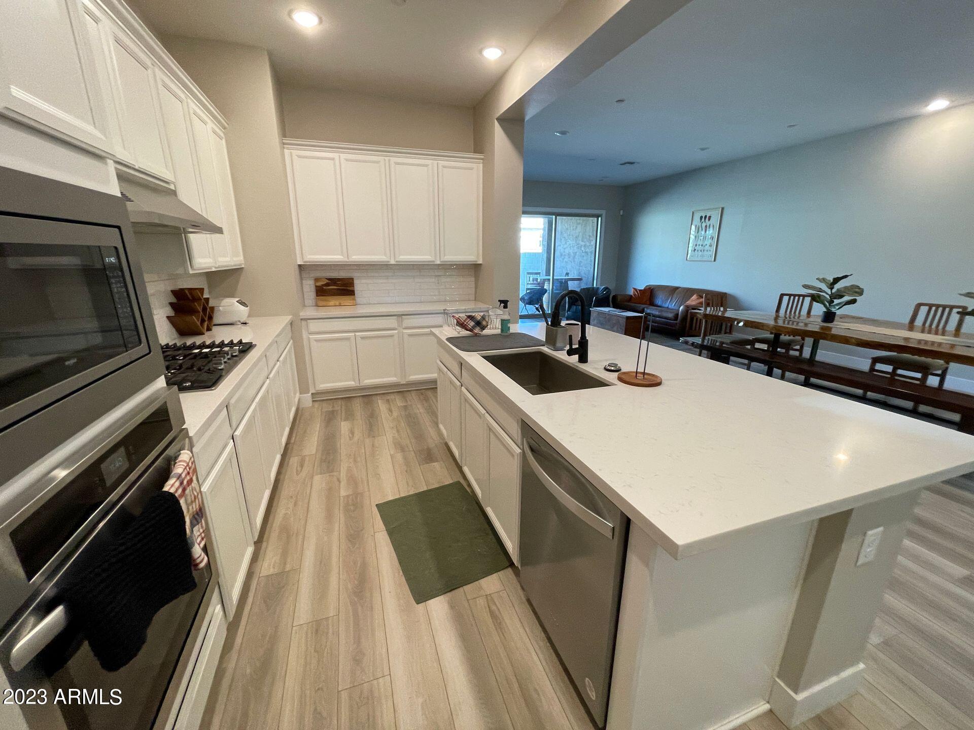 14030 W DESERT FLOWER Drive