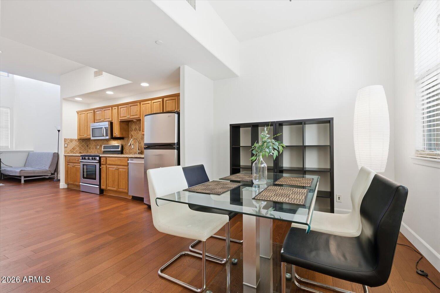 637 S ROOSEVELT Street