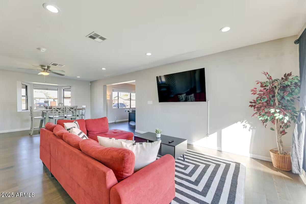1027 S SIESTA Lane