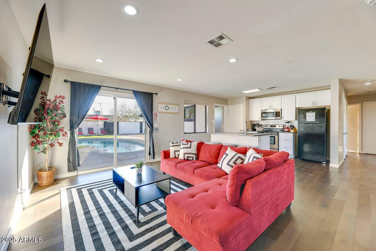 1027 S SIESTA Lane