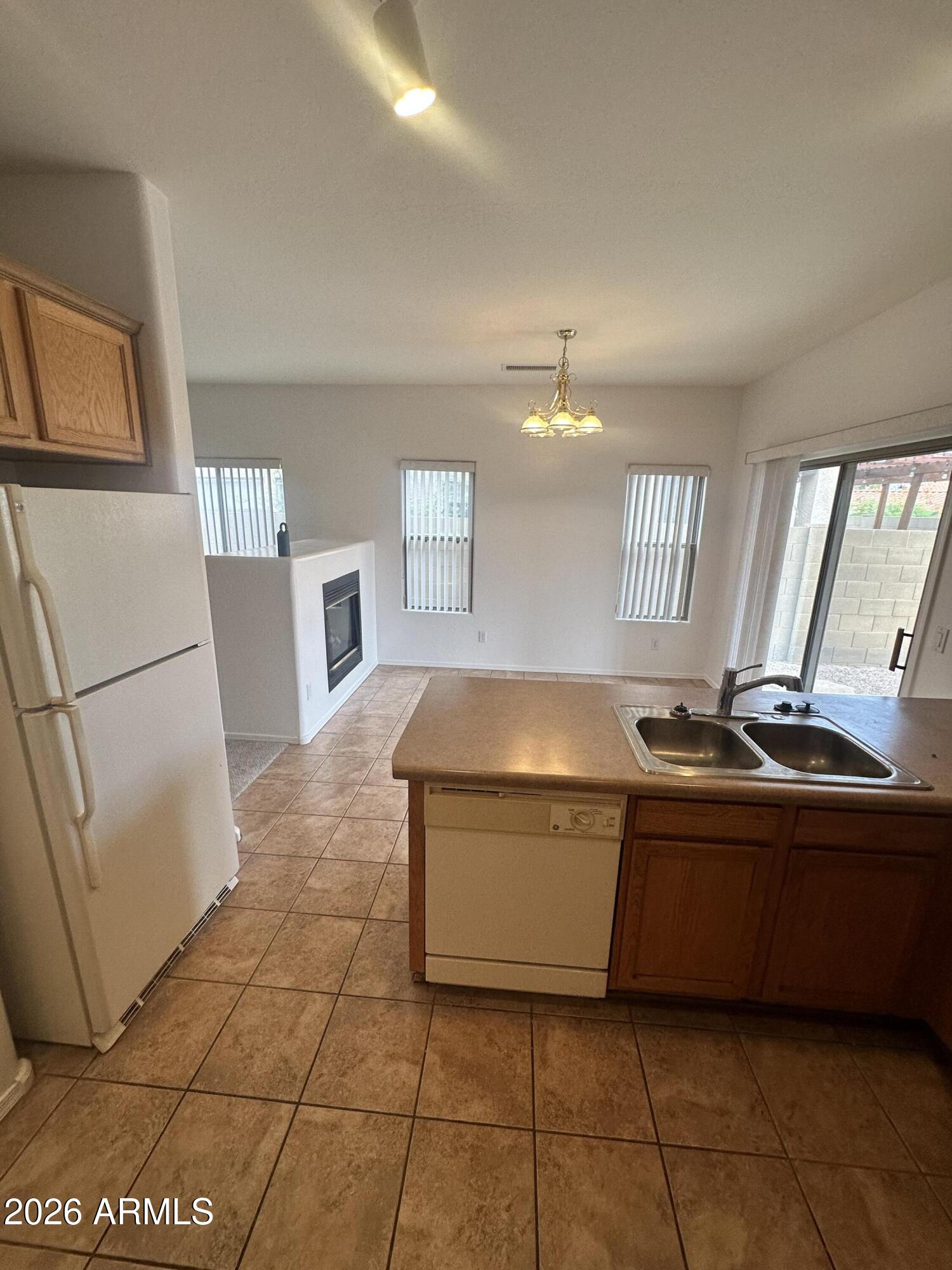 44 S GREENFIELD Road 9