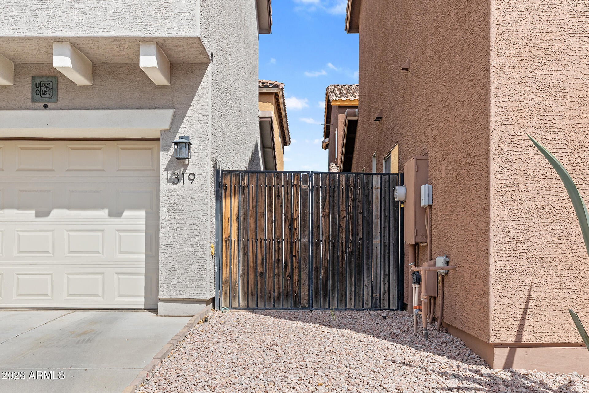 319 S TRAVIS --