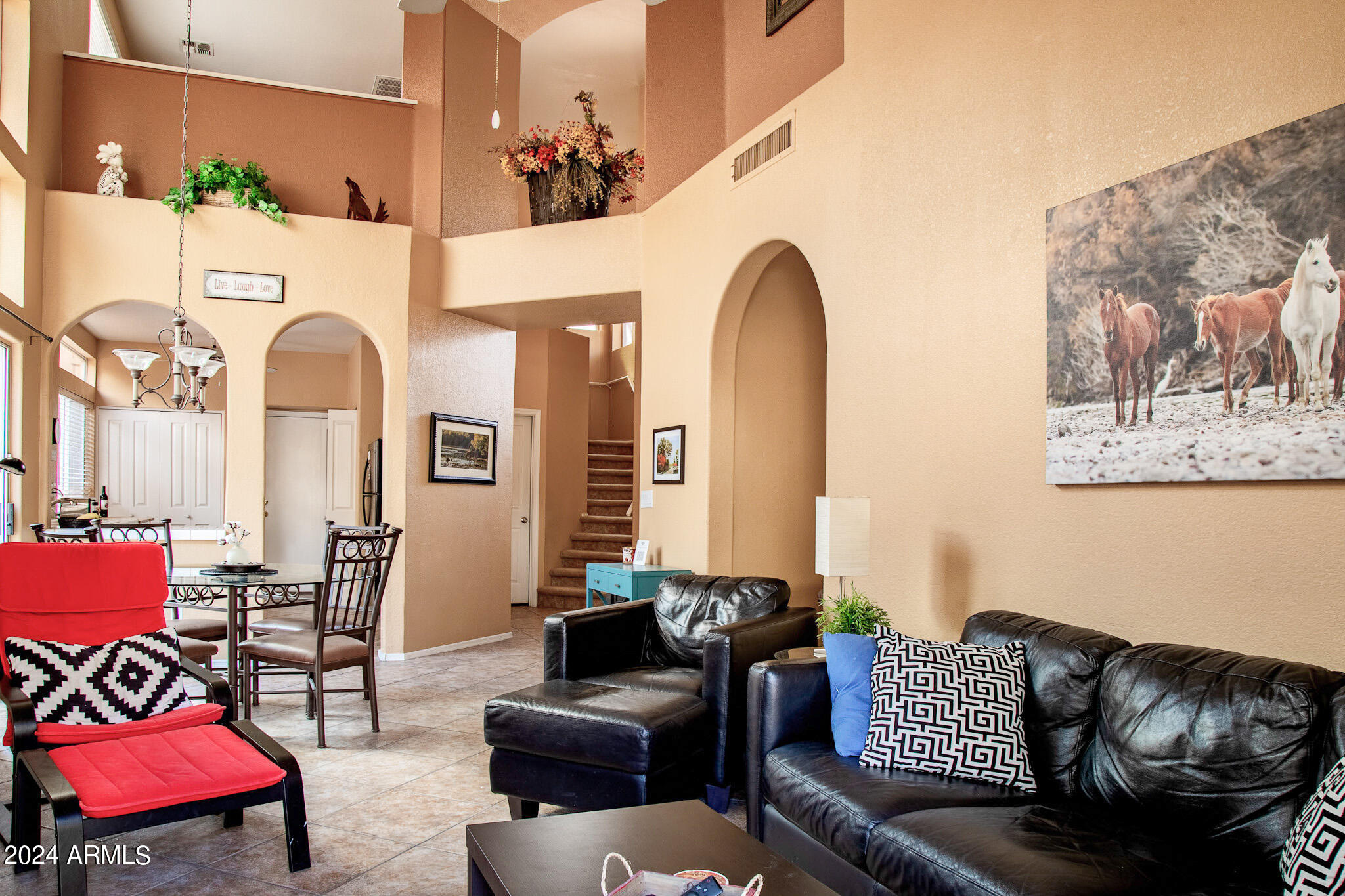 1136 E HIDDENVIEW Drive