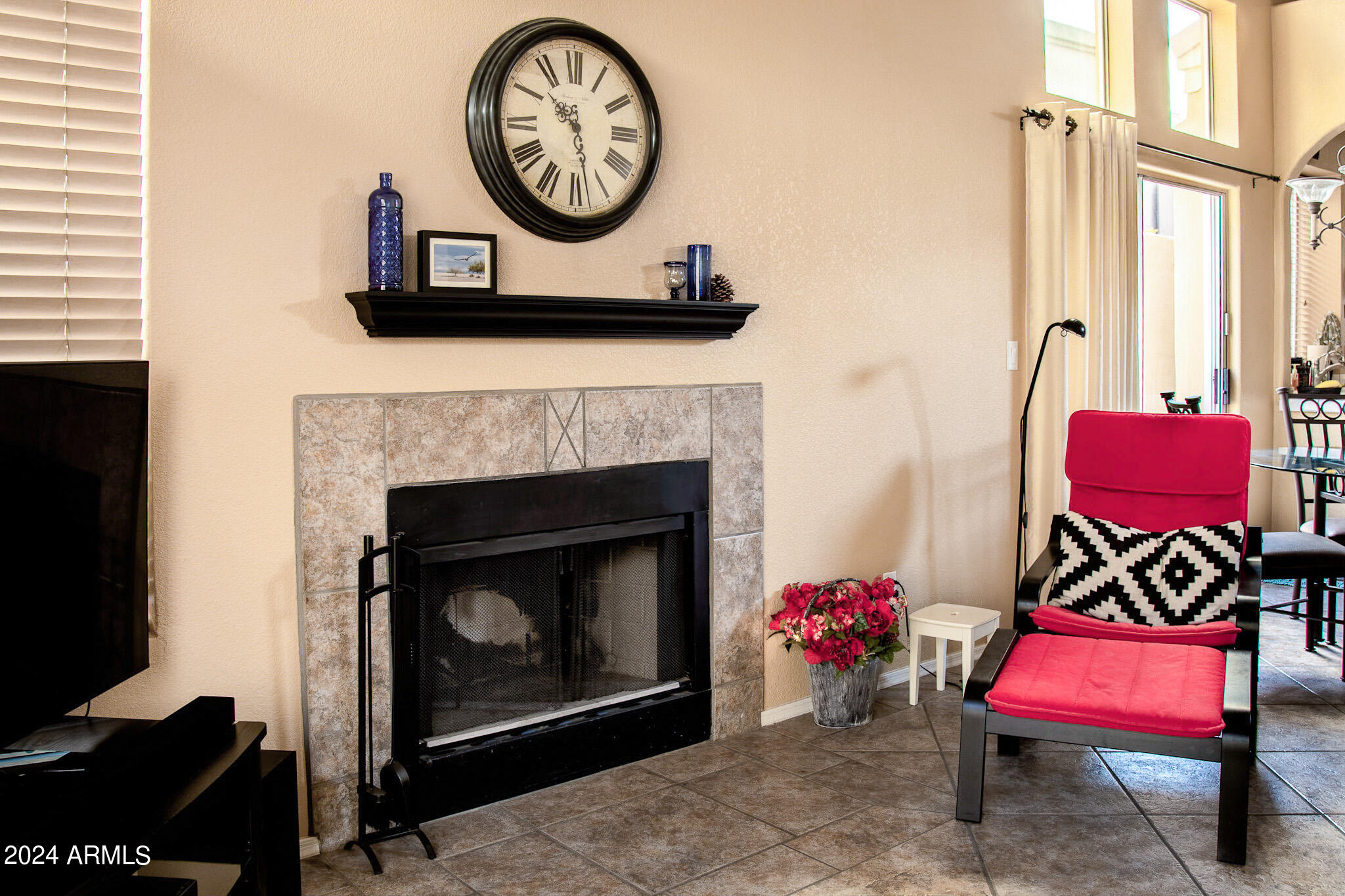 1136 E HIDDENVIEW Drive