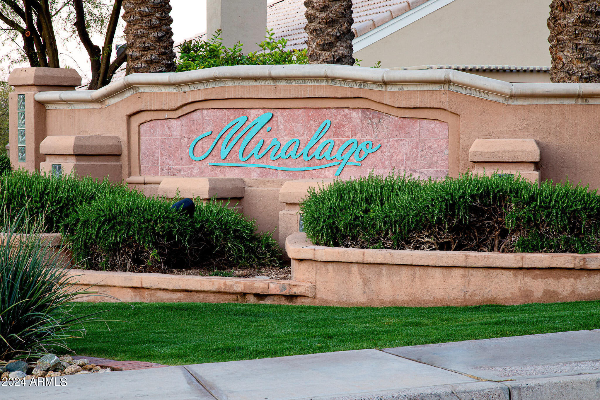 1136 E HIDDENVIEW Drive