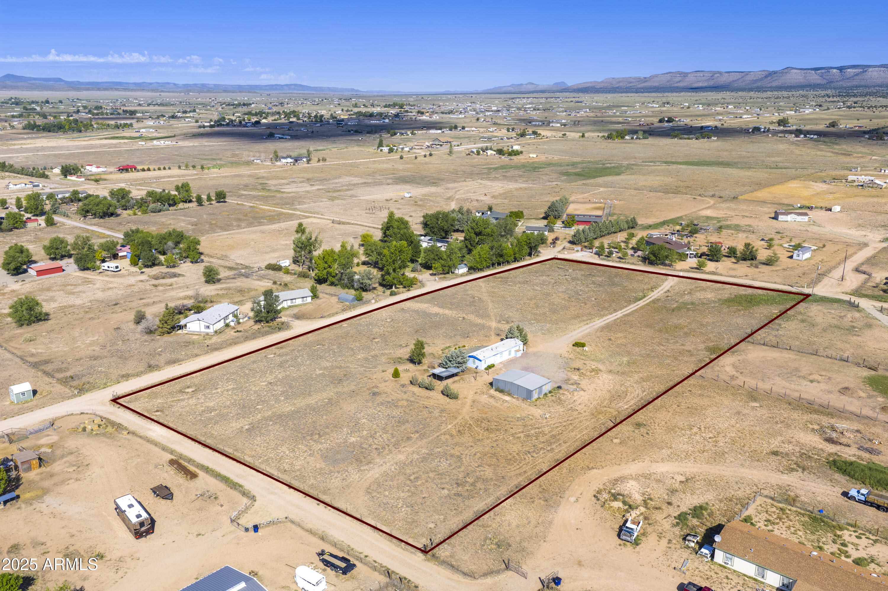 1805 W CARRIAGE Lane