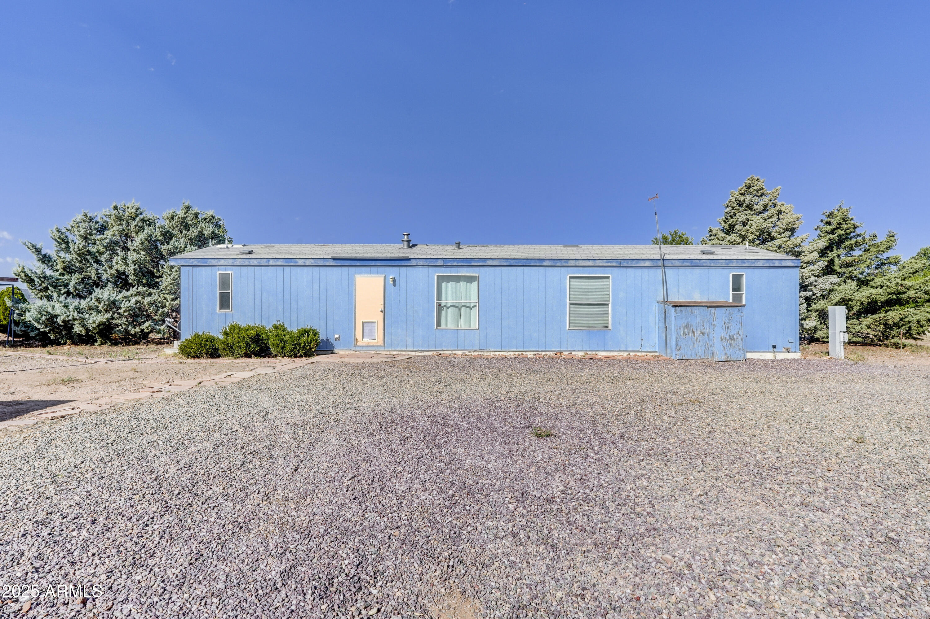 1805 W CARRIAGE Lane