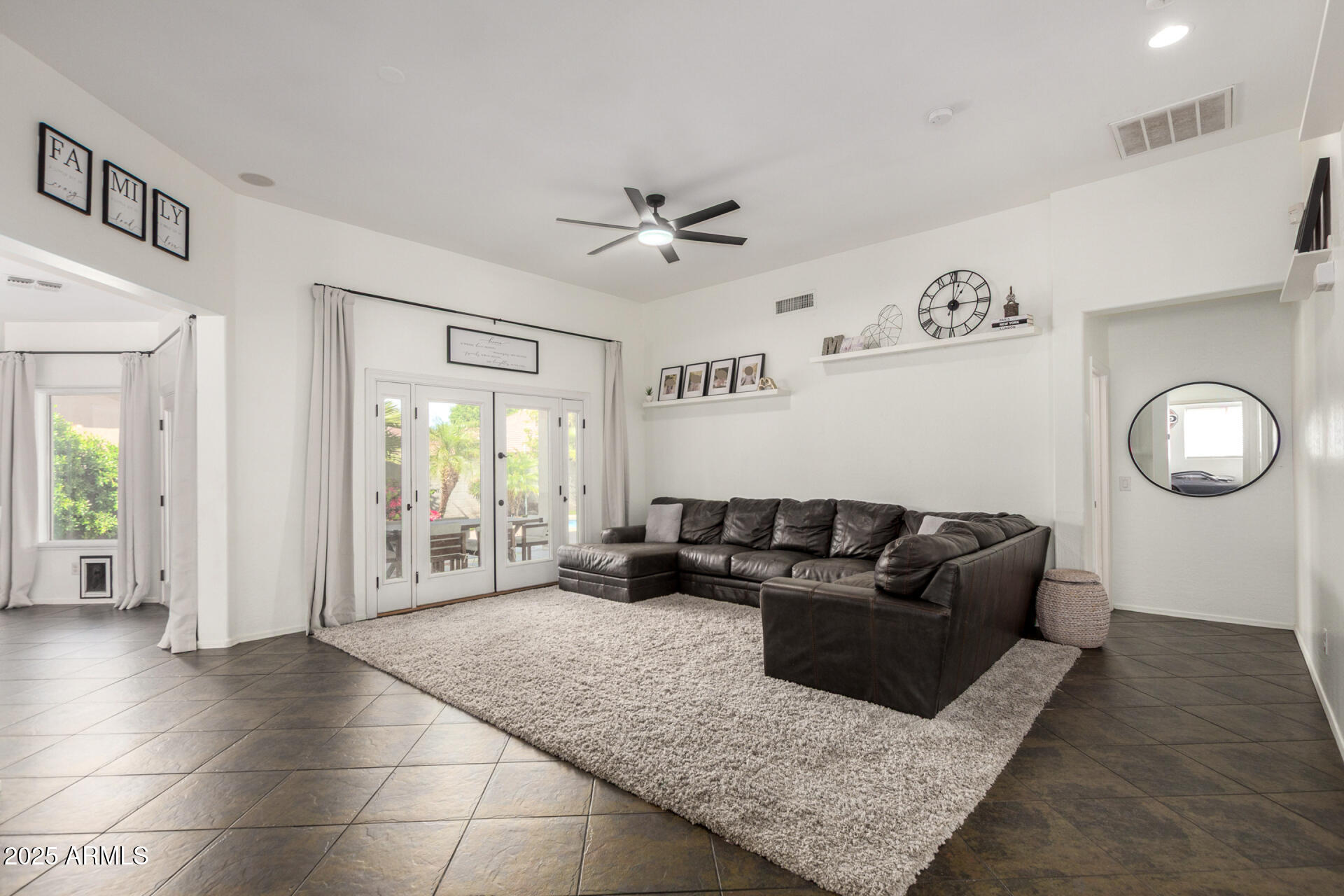 3354 E THORNTON Avenue