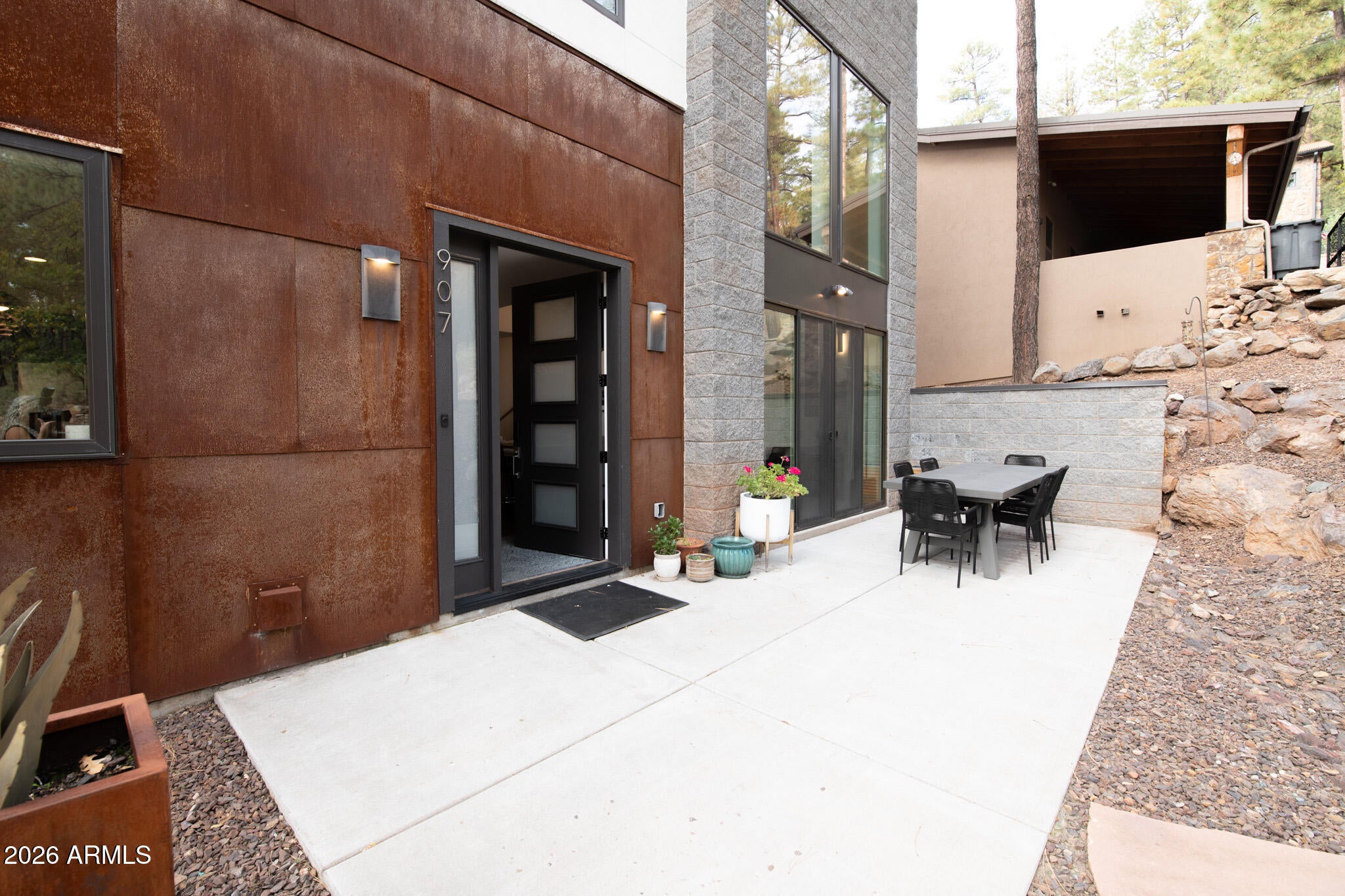 907 W Montvale Avenue