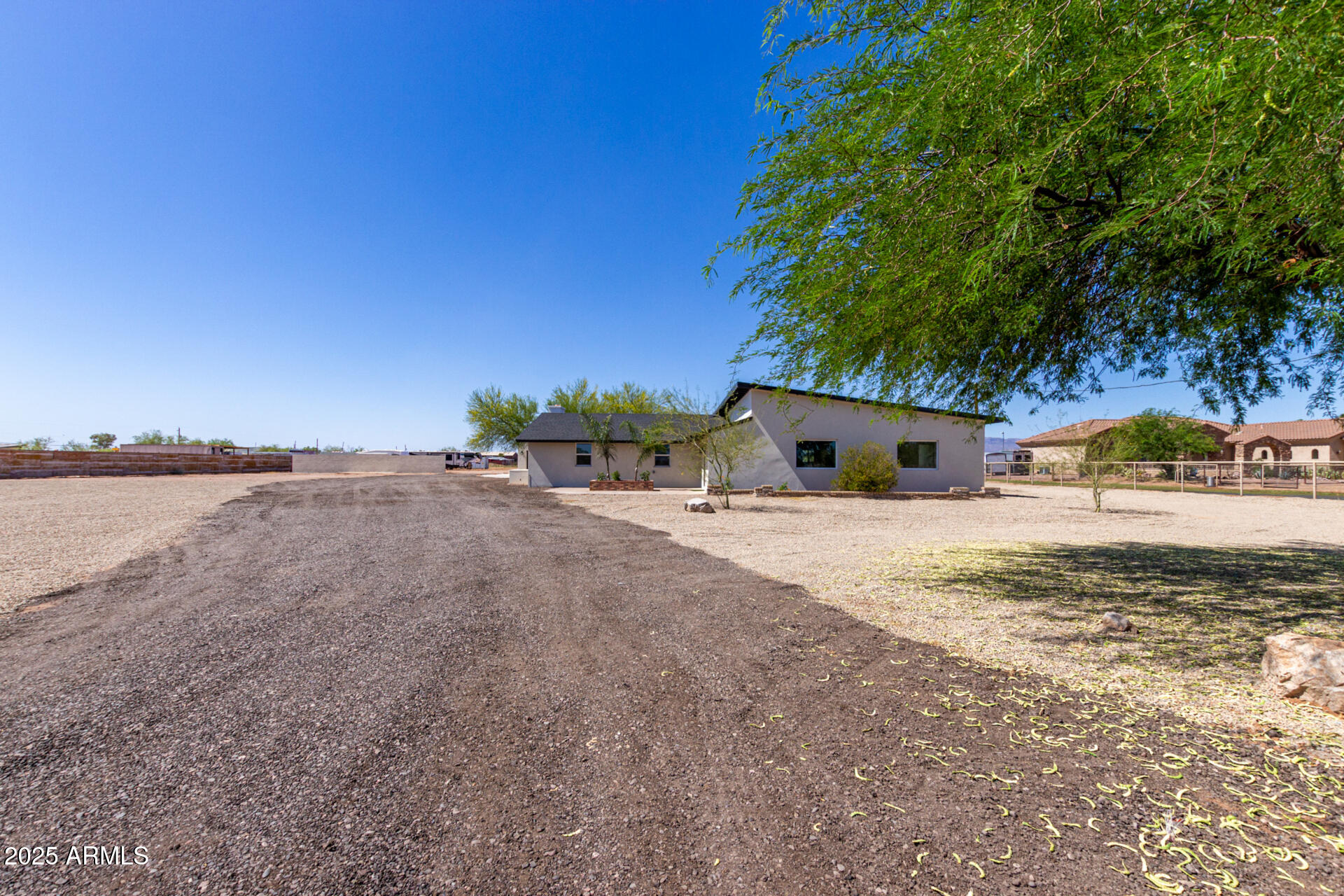 1552 E RANCH Road