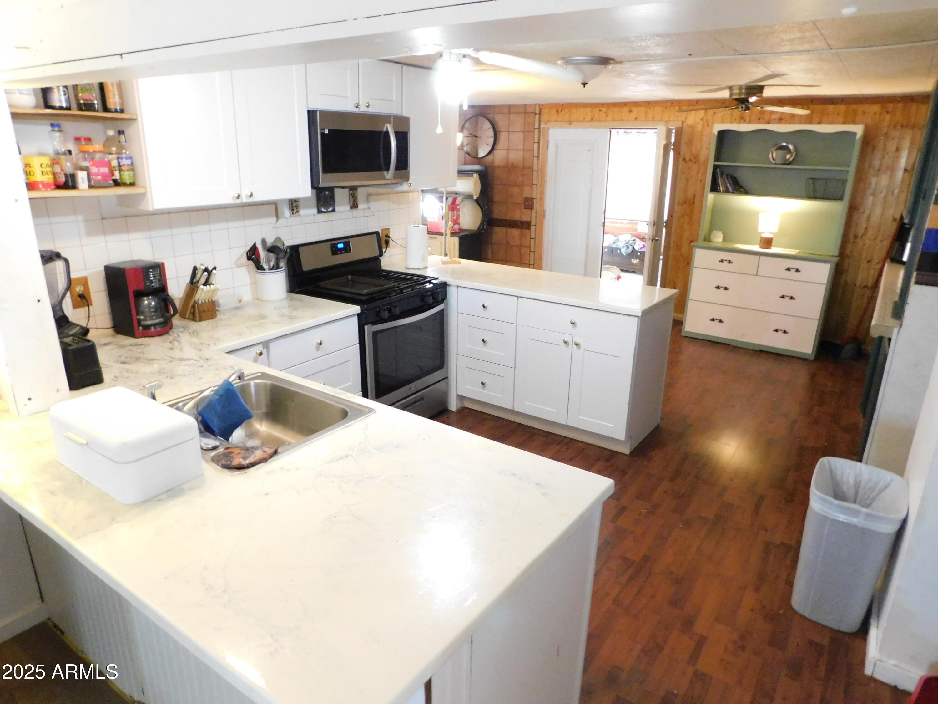 9097 N MONTIE Avenue