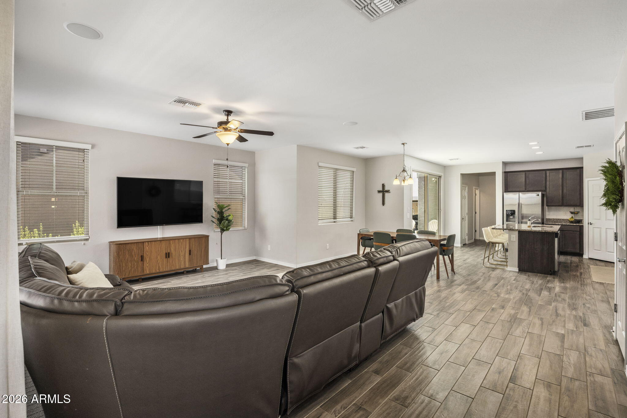 2022 W DESERT HOLLOW Drive
