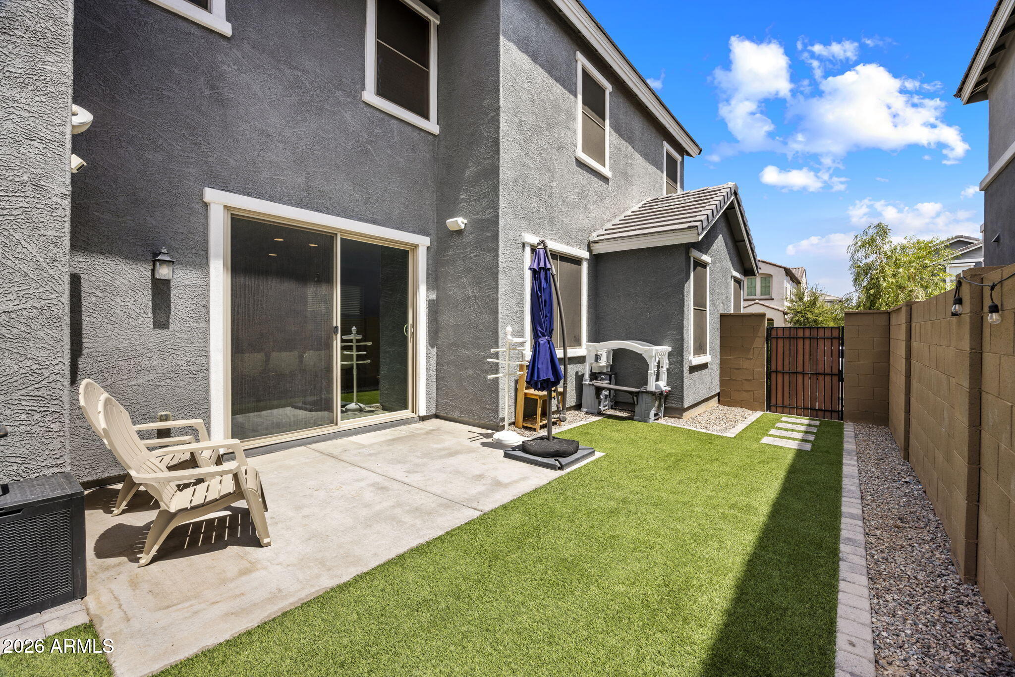 2022 W DESERT HOLLOW Drive