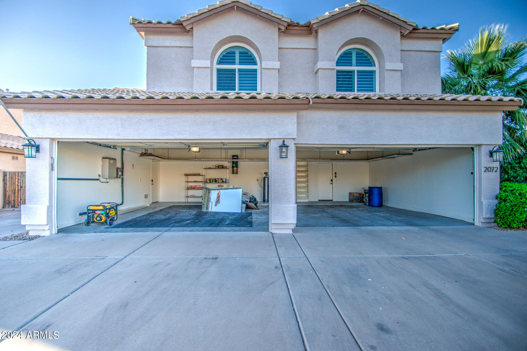 2072 E SIERRA MADRE Avenue