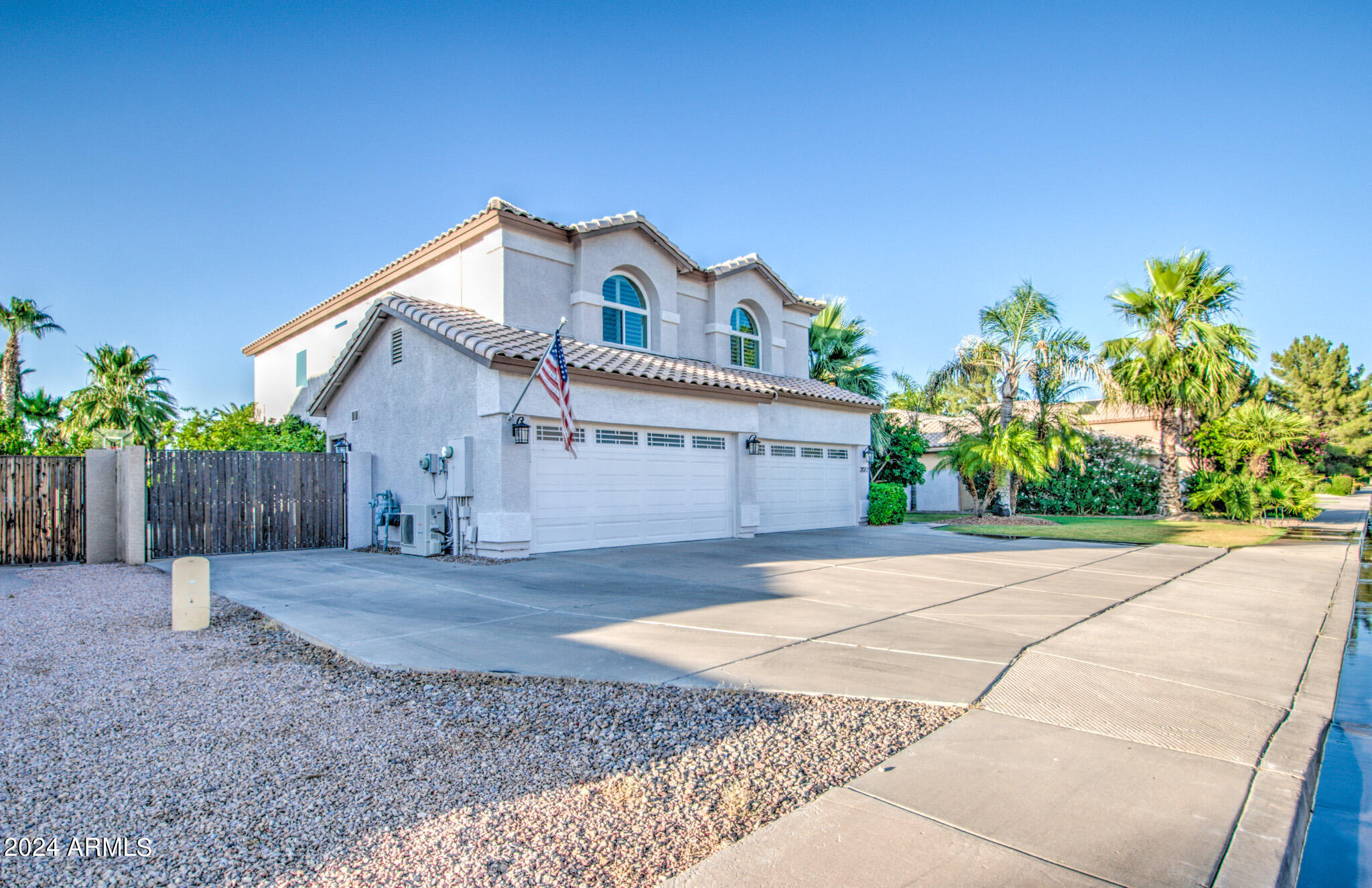2072 E SIERRA MADRE Avenue