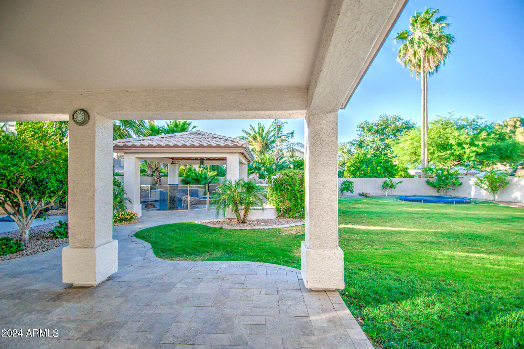 2072 E SIERRA MADRE Avenue