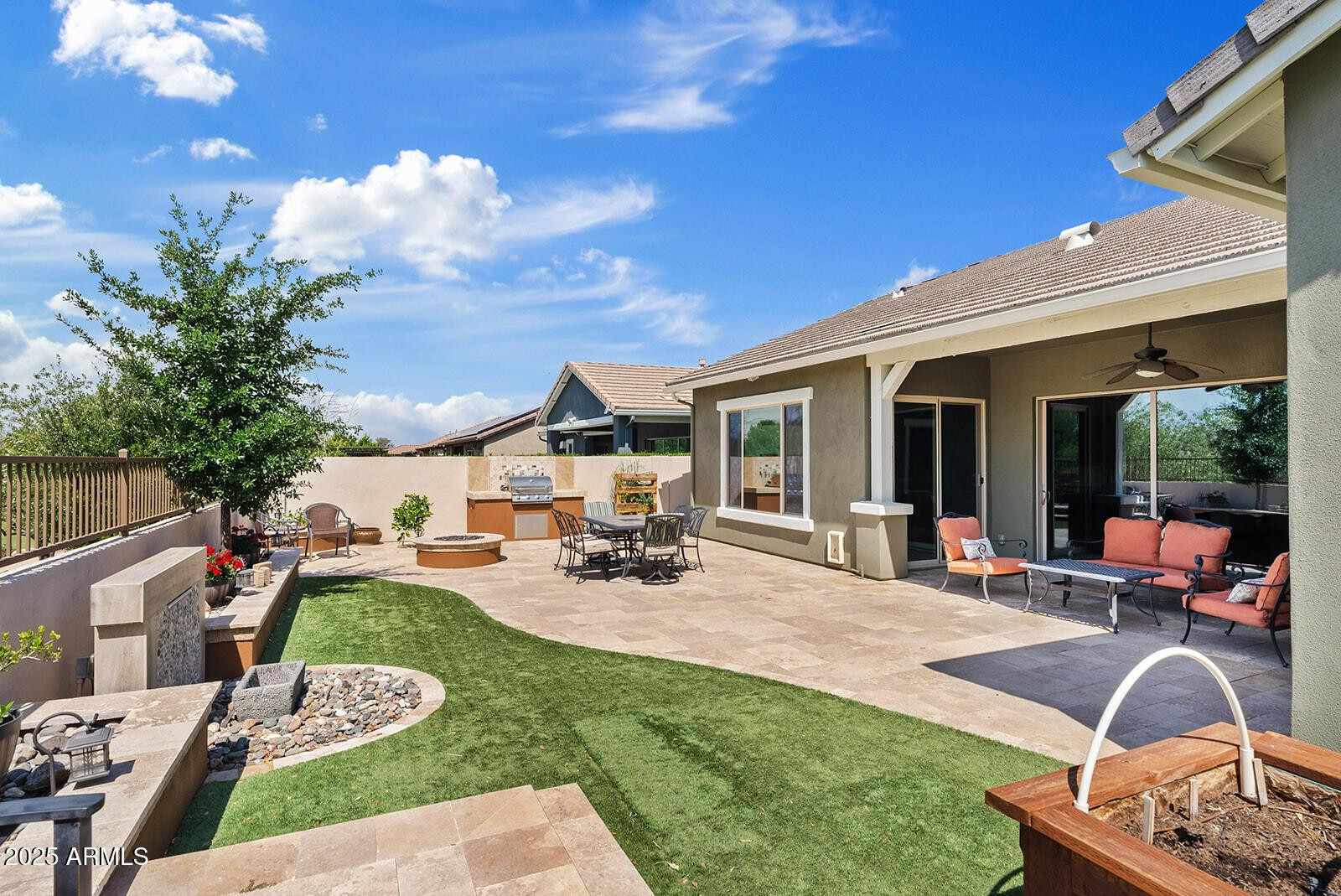 3123 E Cat Balue Drive