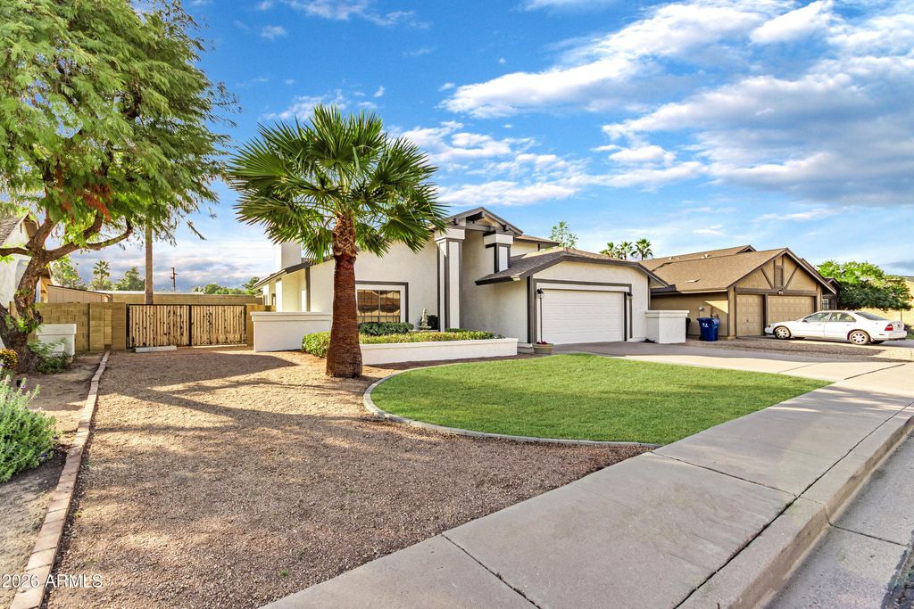 Photo of 1315 E Mcnair Drive, Tempe, AZ 85283 (MLS # 6977515)