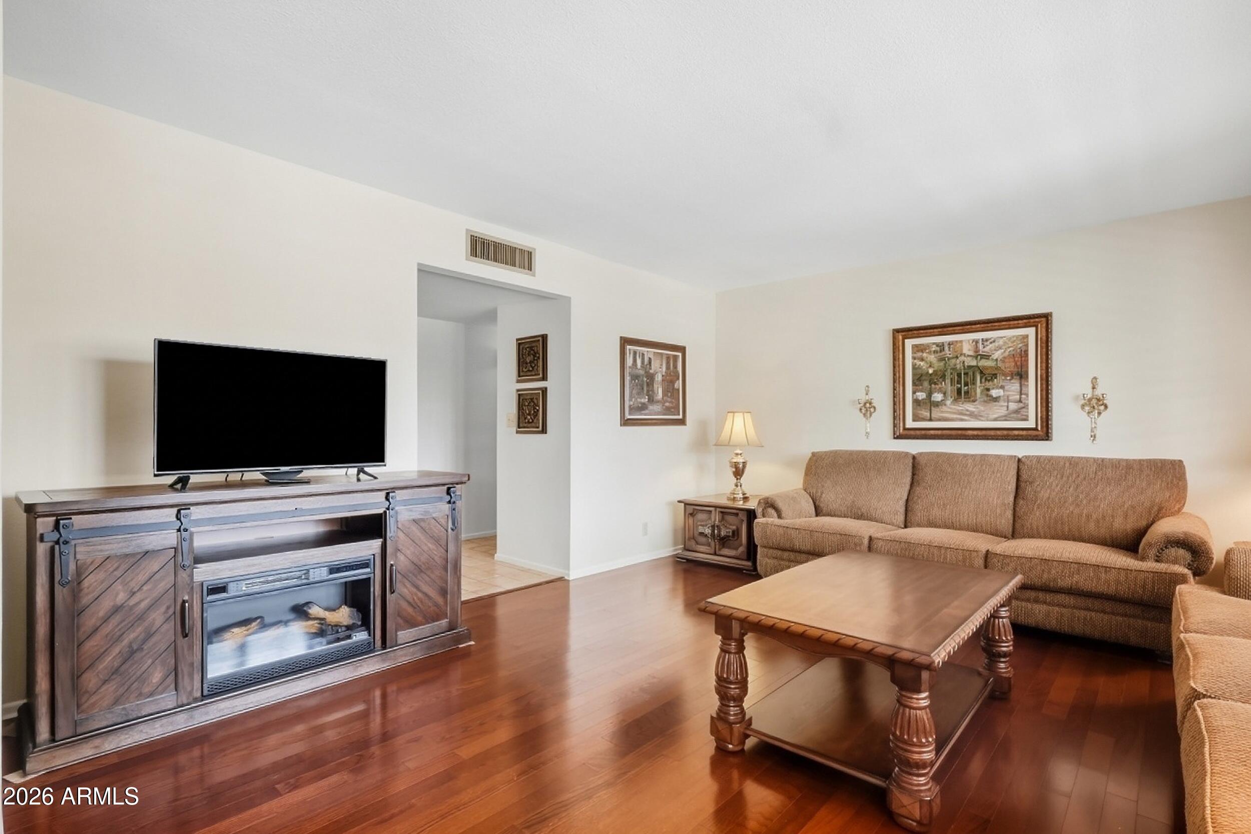445 S ROANOKE --