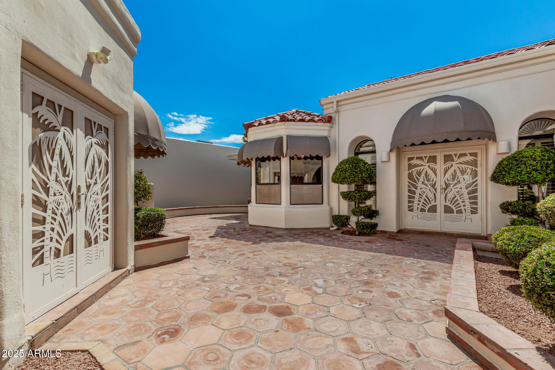 25220 S CLOVERLAND Drive