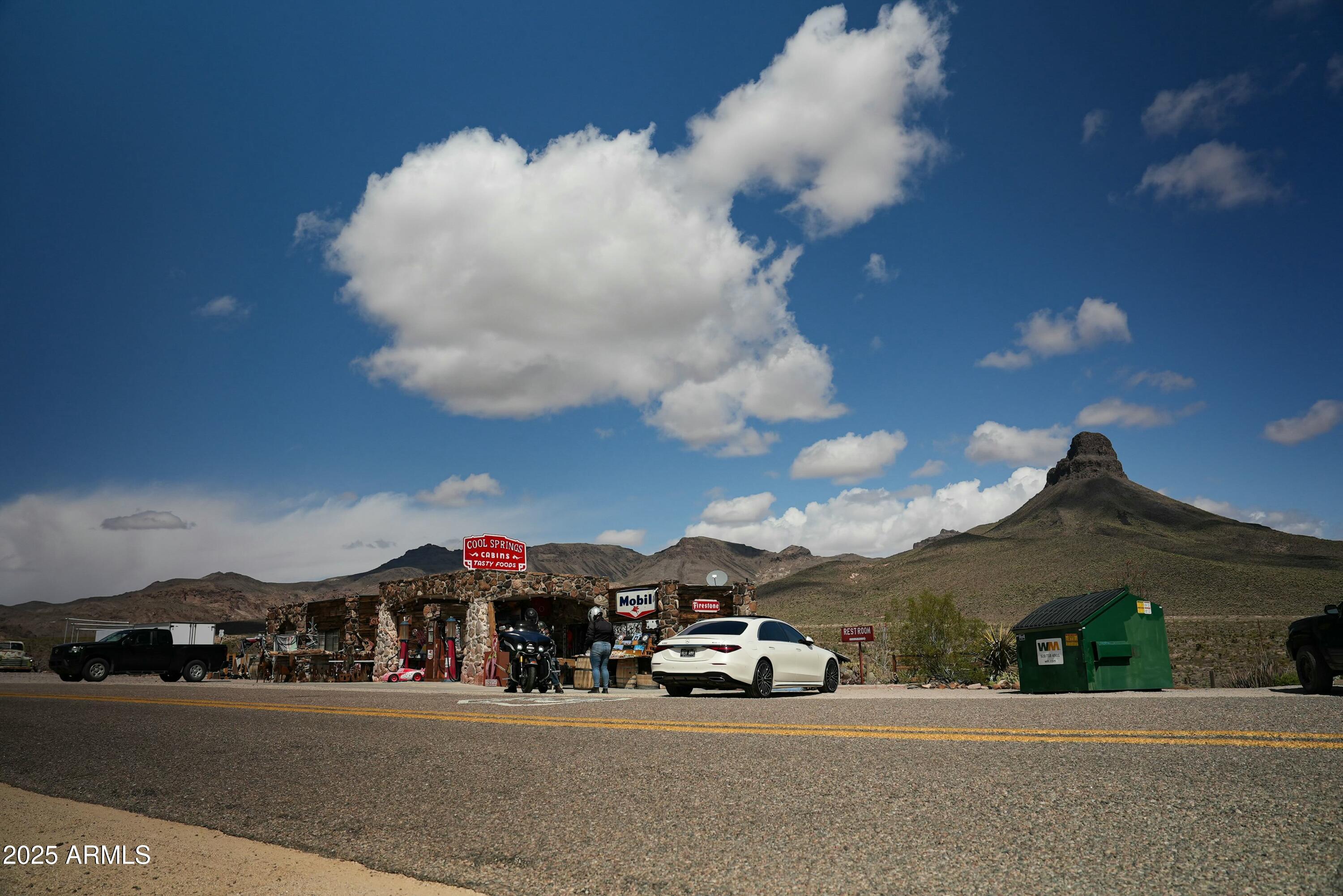 - W Oatman Highway -- -