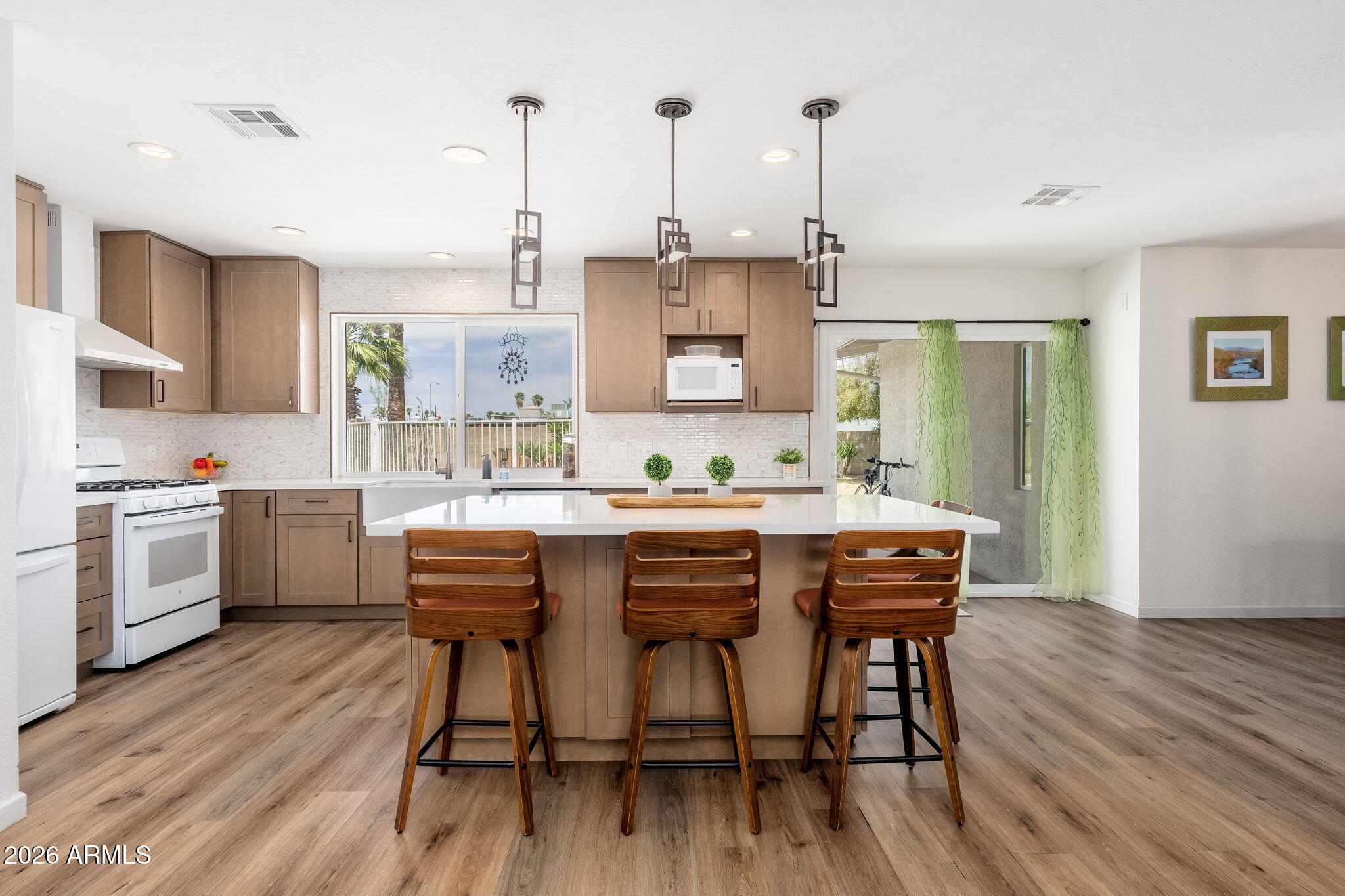 2426 E SAHUARO Drive