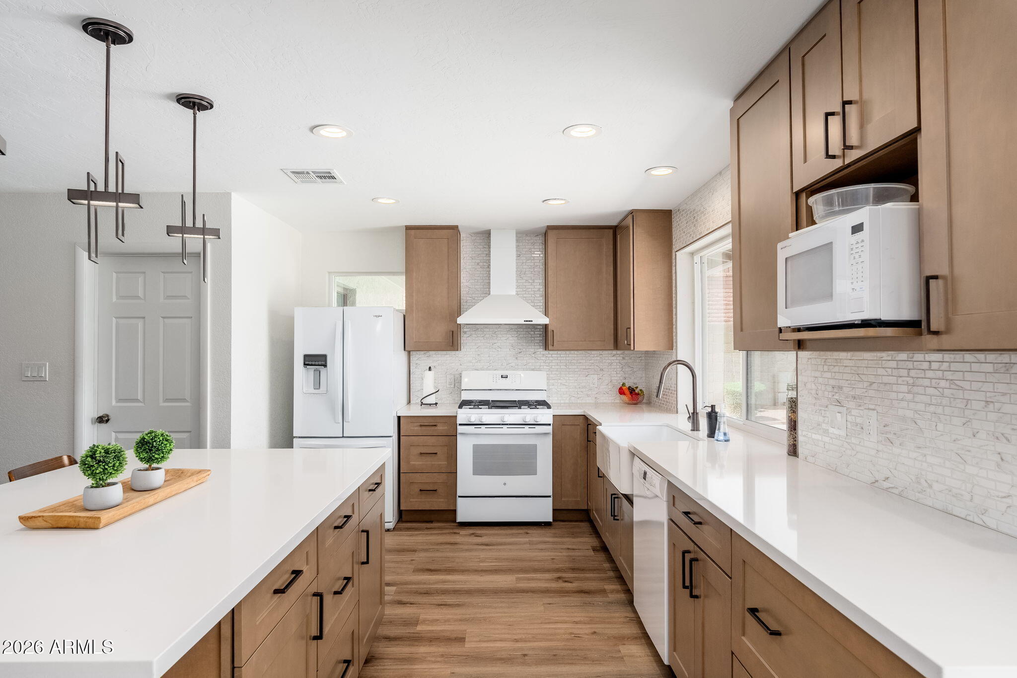 2426 E SAHUARO Drive