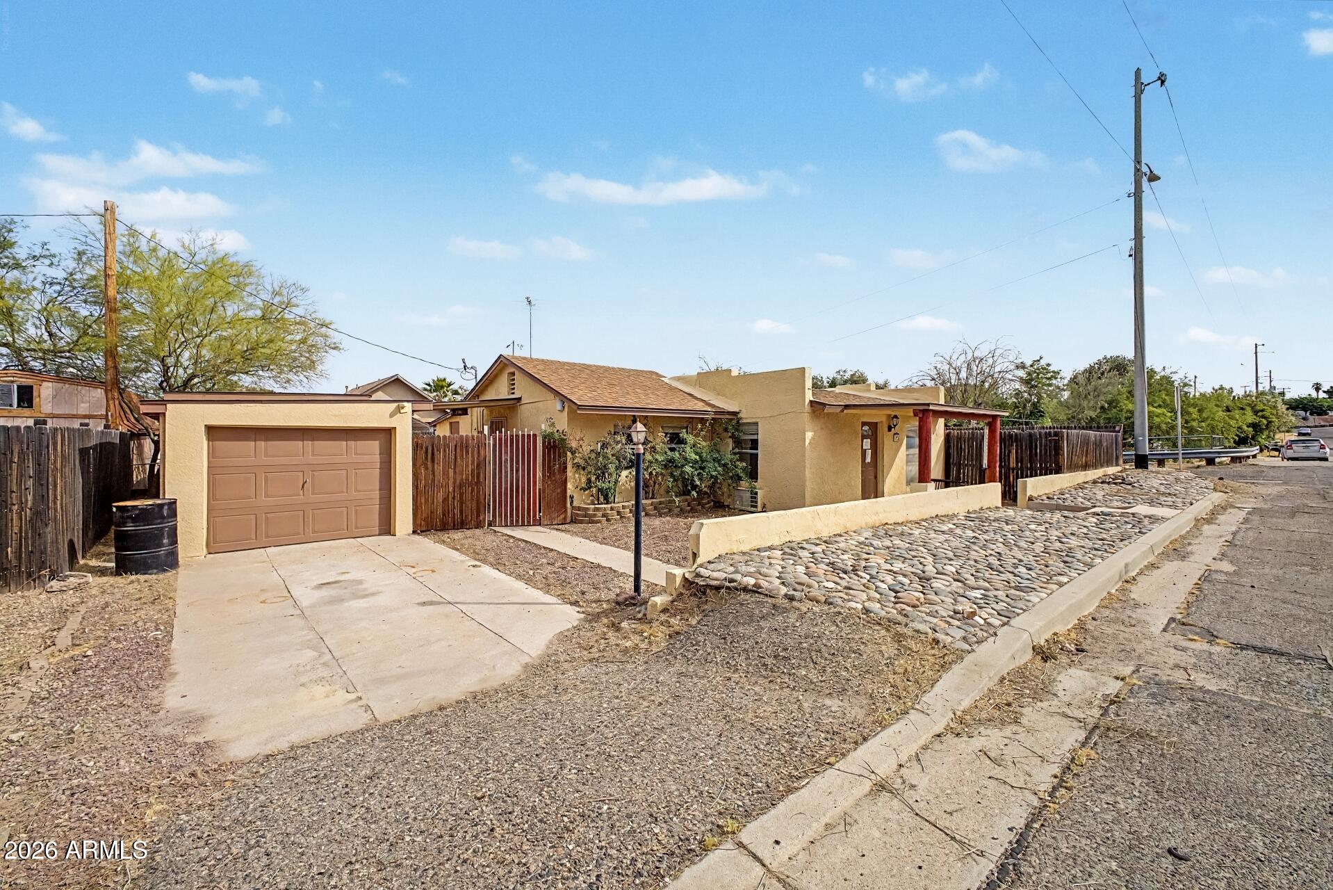 389 W NAVAJO Street