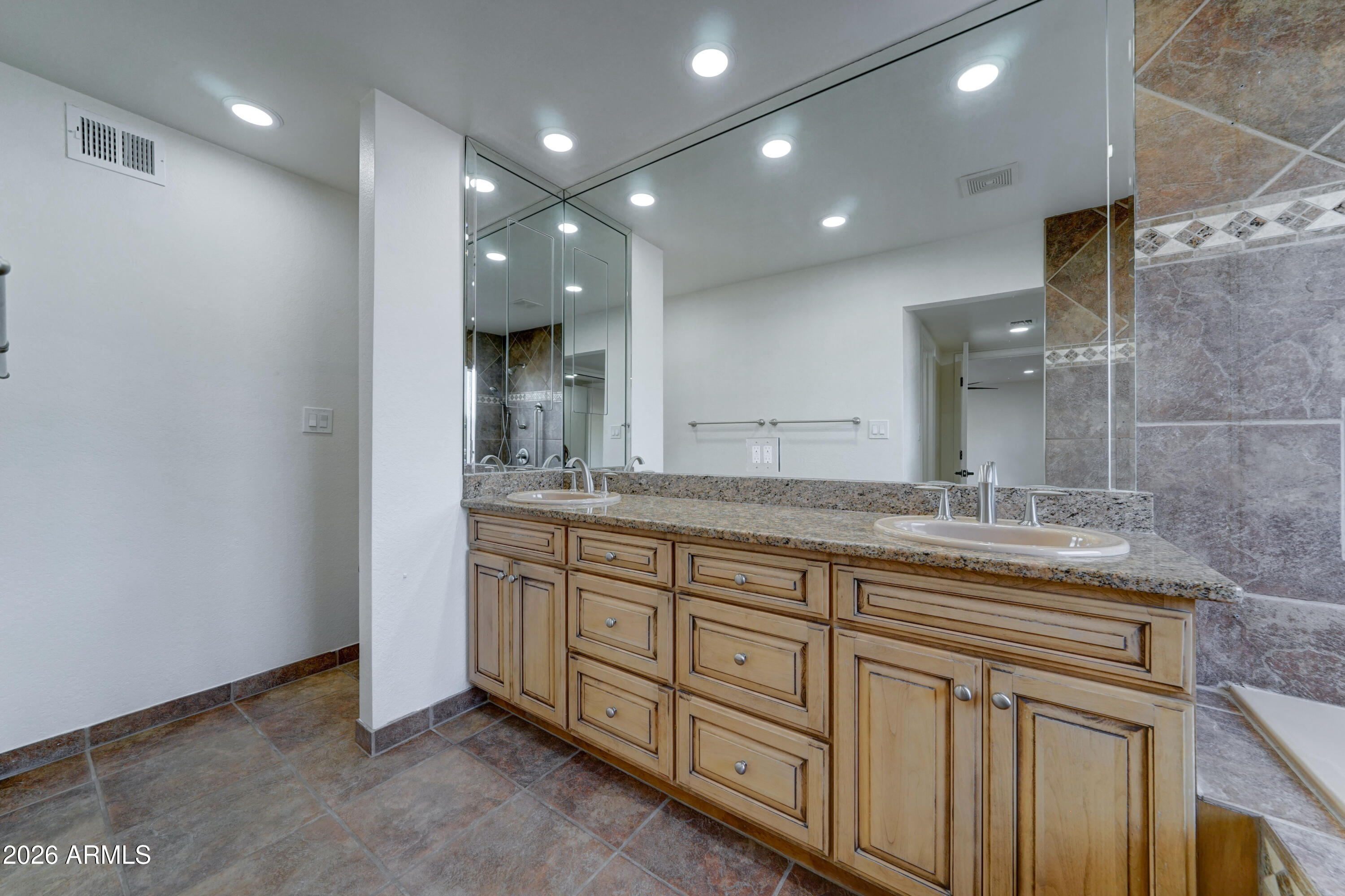 Paradise Valley, Arizona, 85253, United States, 4 Bedrooms Bedrooms, ,3 BathroomsBathrooms,Residential,Active,2025979