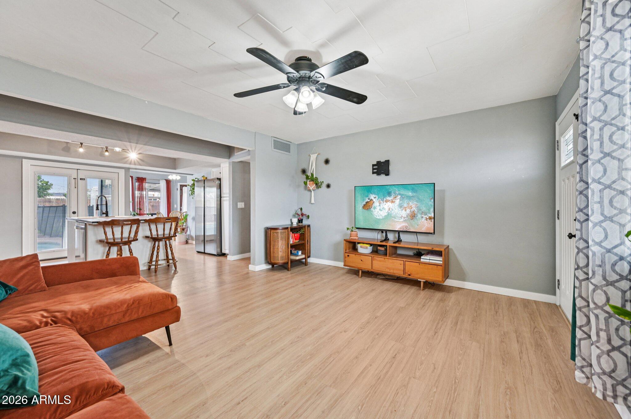 3338 W CORRINE Drive