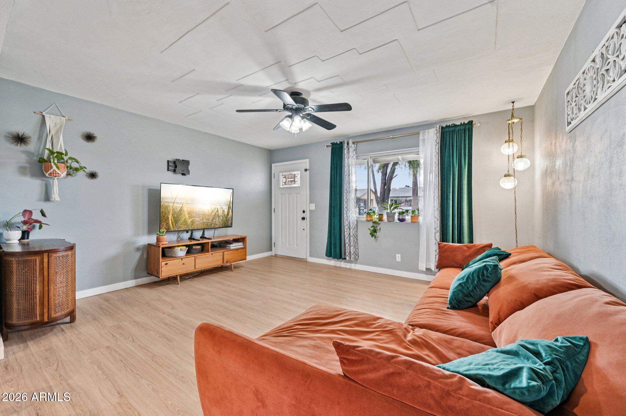 3338 W CORRINE Drive