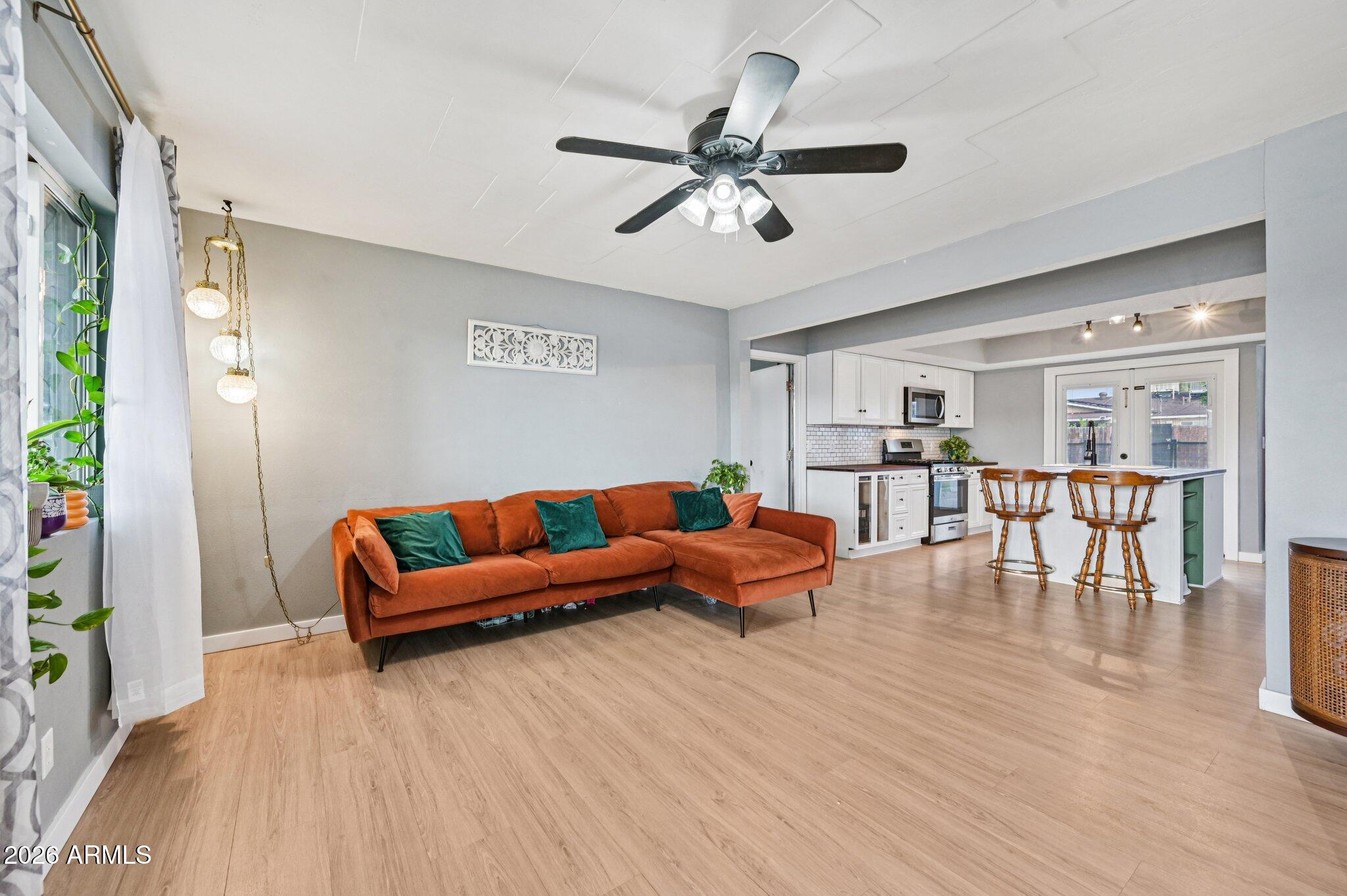 3338 W CORRINE Drive