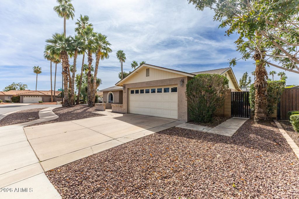 Photo of 2260 S Estrella Circle, Mesa, AZ 85202 (MLS # 6995348)