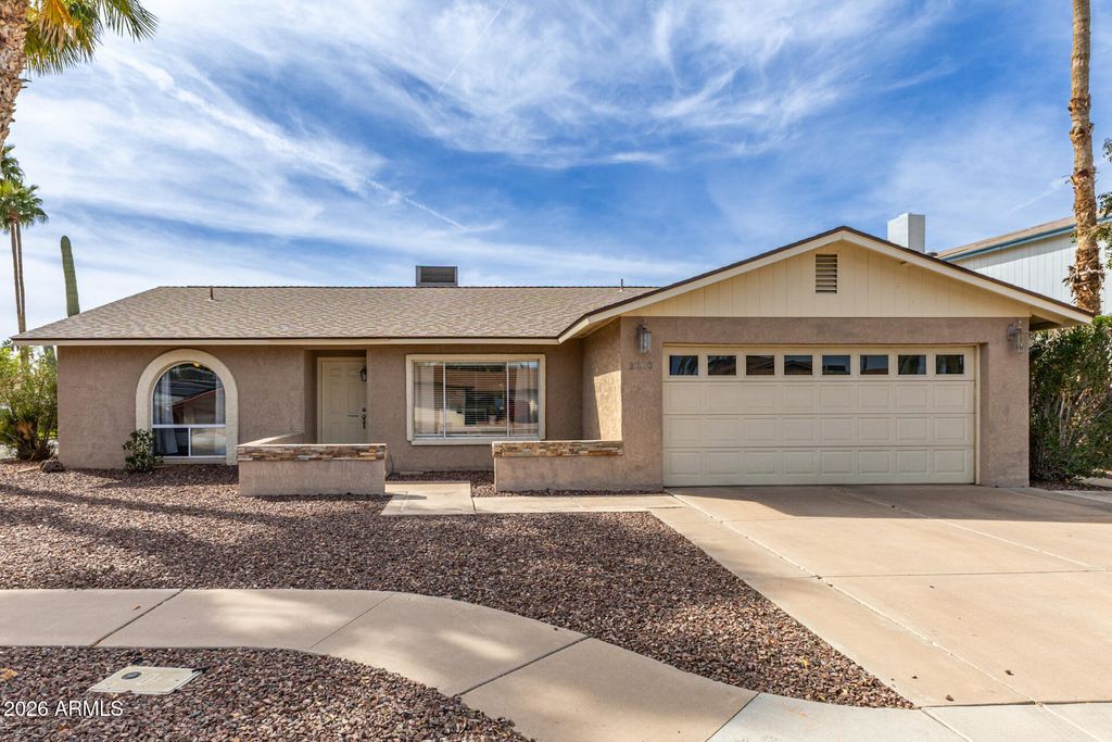 Photo of 2260 S Estrella Circle, Mesa, AZ 85202 (MLS # 6995348)