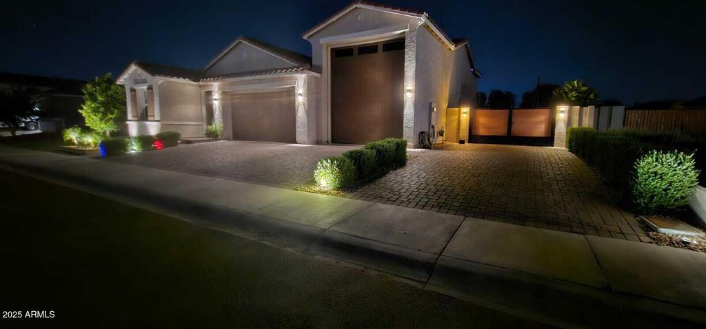 Photo of 12426 W Stella Lane, Litchfield Park, AZ 85340 (MLS # 6882340)