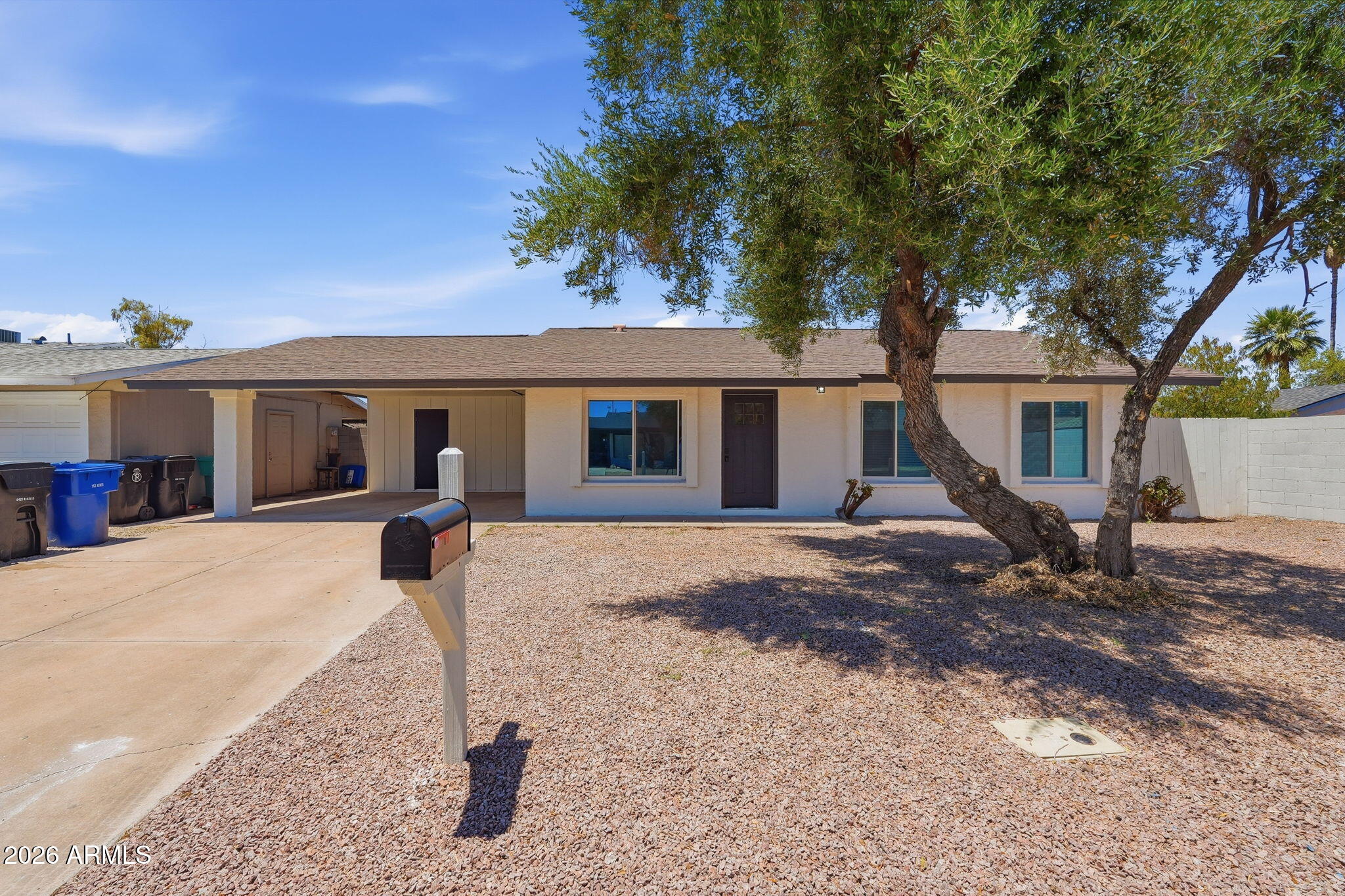 738 N SANTA ANNA --