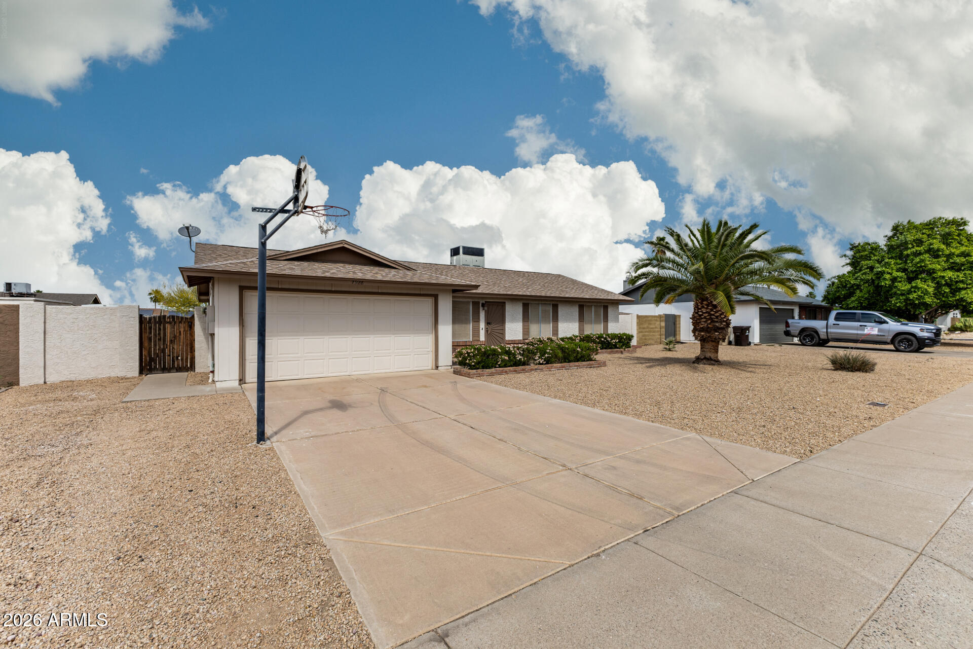 7926 W SHANGRI LA Road