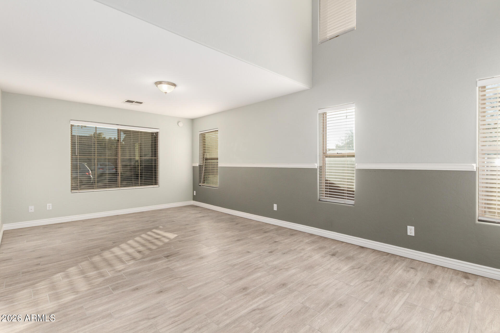 1614 E VERNOA Street