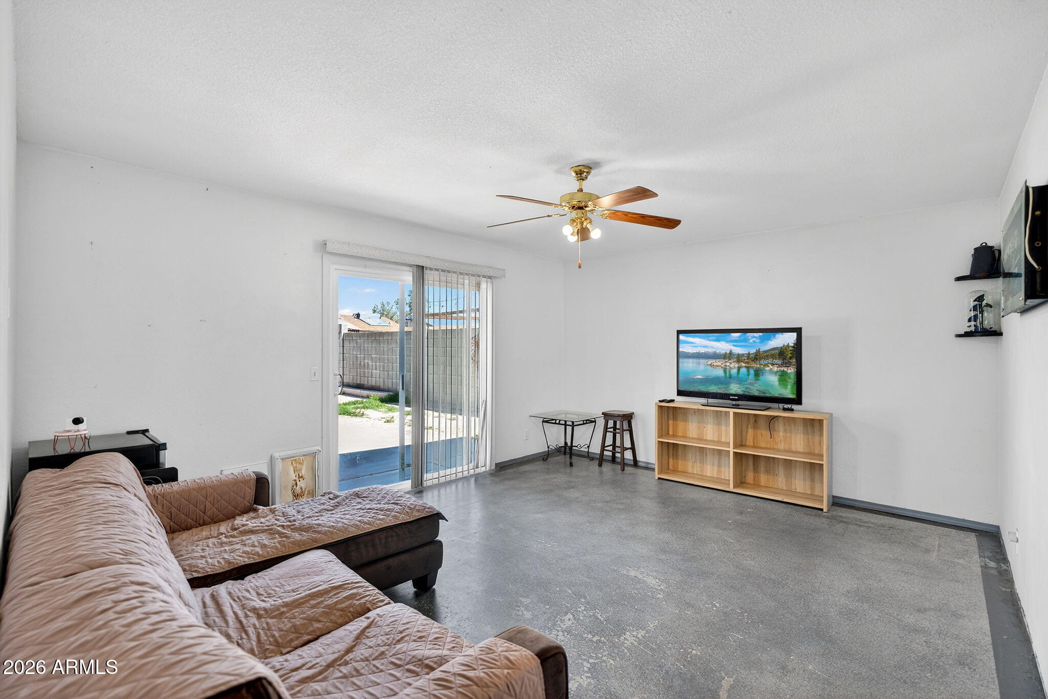 4916 W GROVERS Avenue