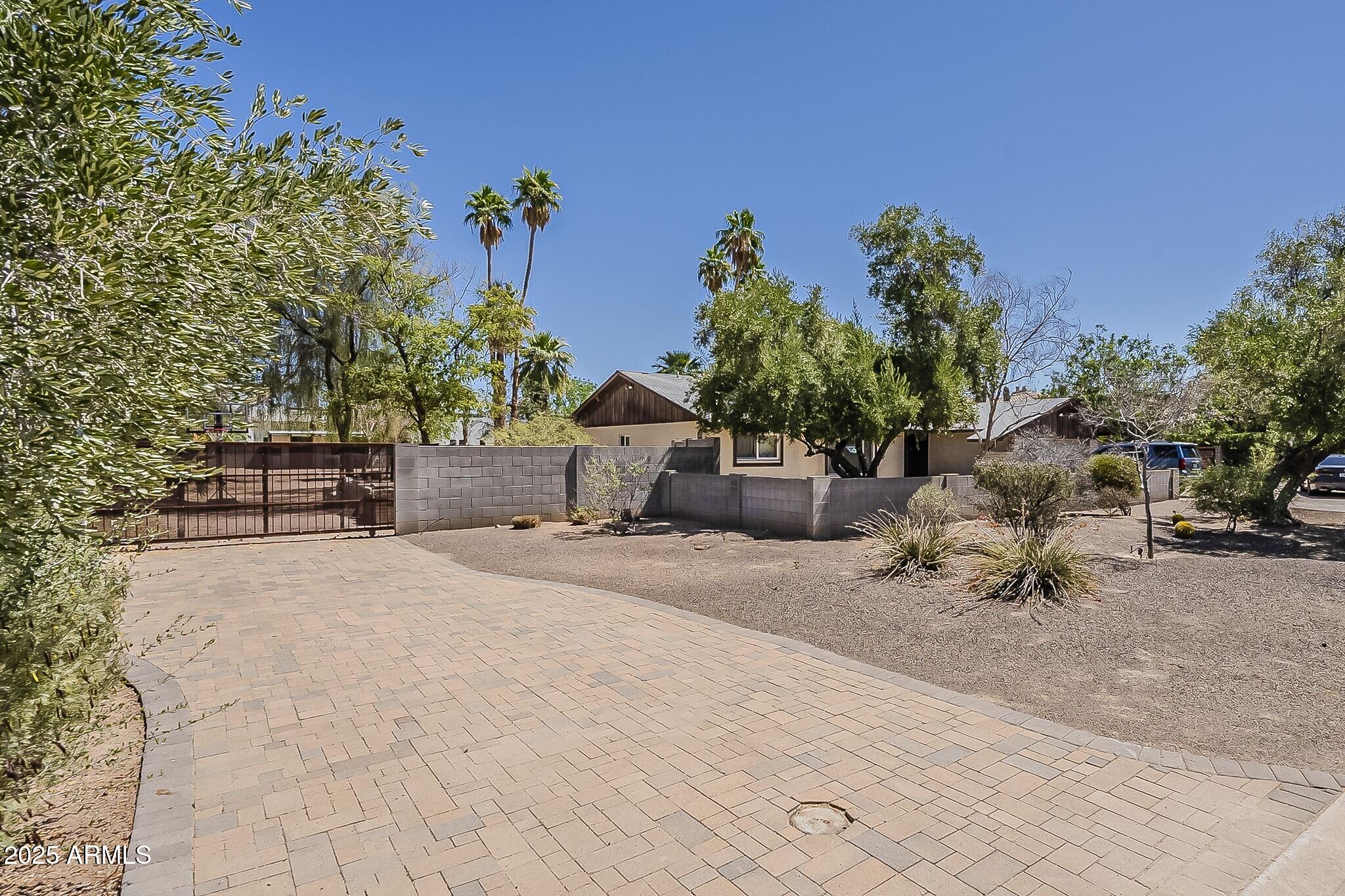 6302 E TURQUOISE Avenue