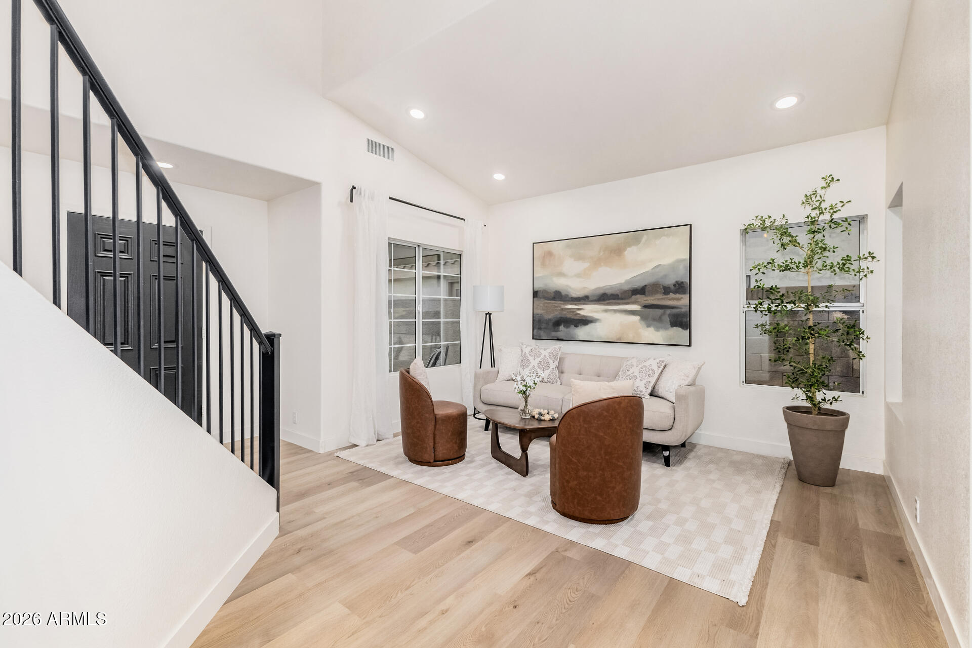 2905 E GLENHAVEN Drive